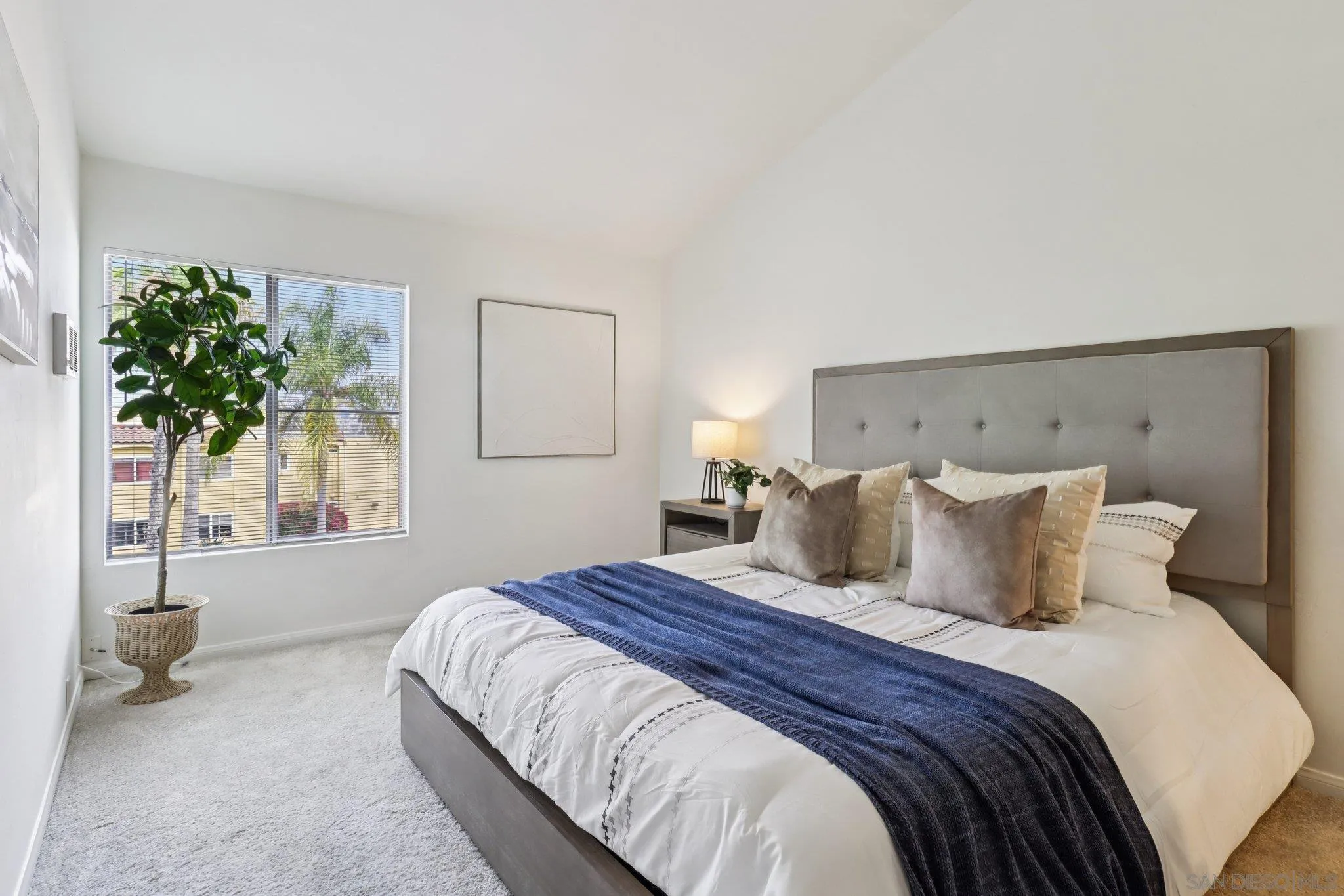 https://cdn.realtyfeed.com/cdn/127/250036327/f3a802a74c0a88982f38fc58aa061b89.webp