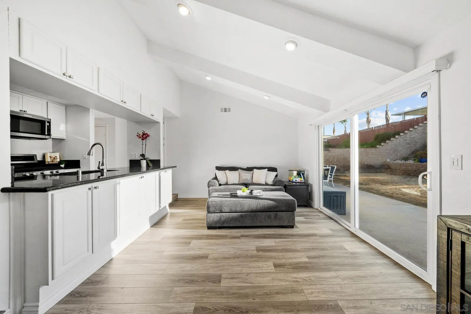 https://cdn.realtyfeed.com/cdn/127/250036332/16ba2d2bab5fa7591da3bc38ab2c628a.webp