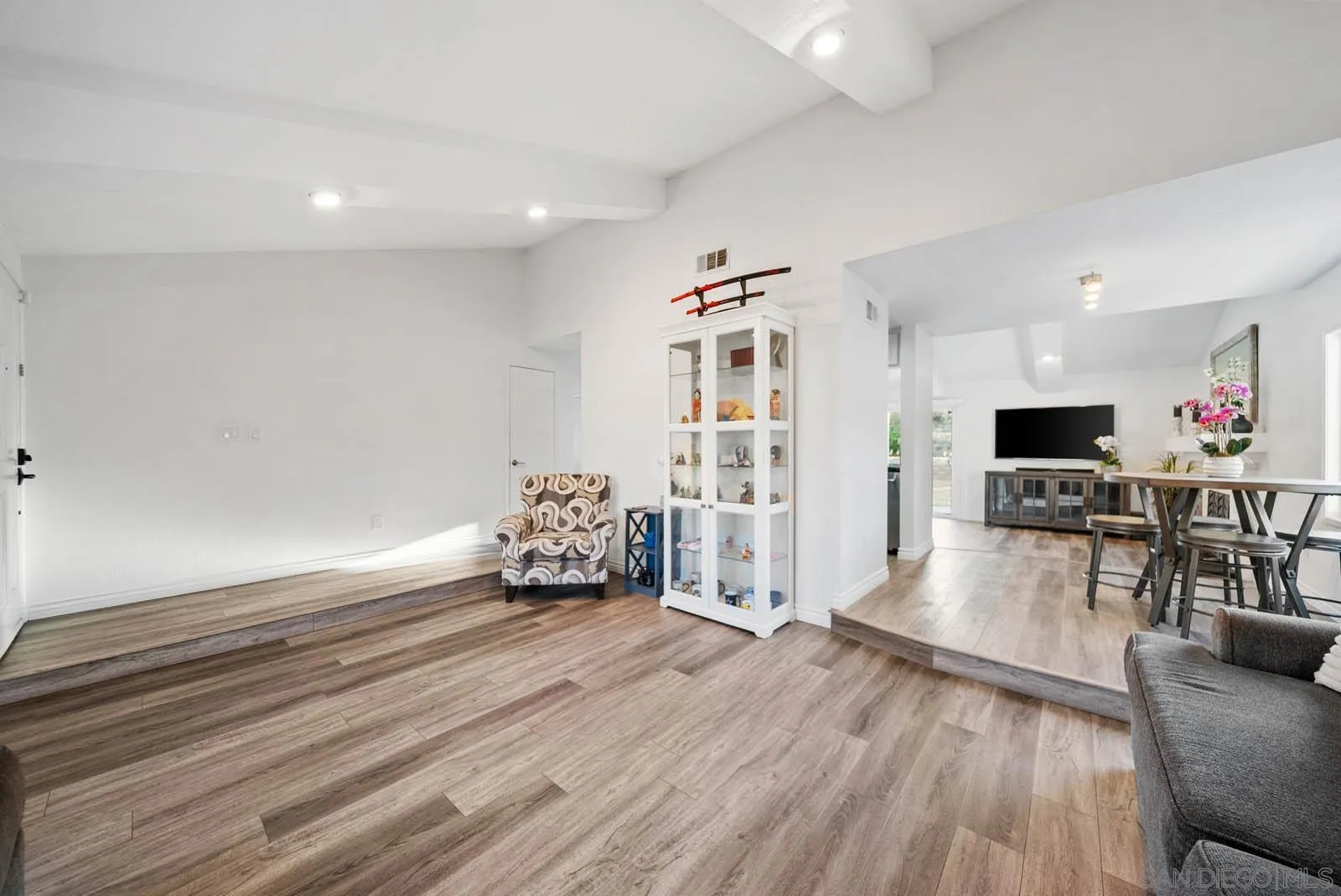 https://cdn.realtyfeed.com/cdn/127/250036332/1fce455b2fd07c91310e7391492bf78e.webp