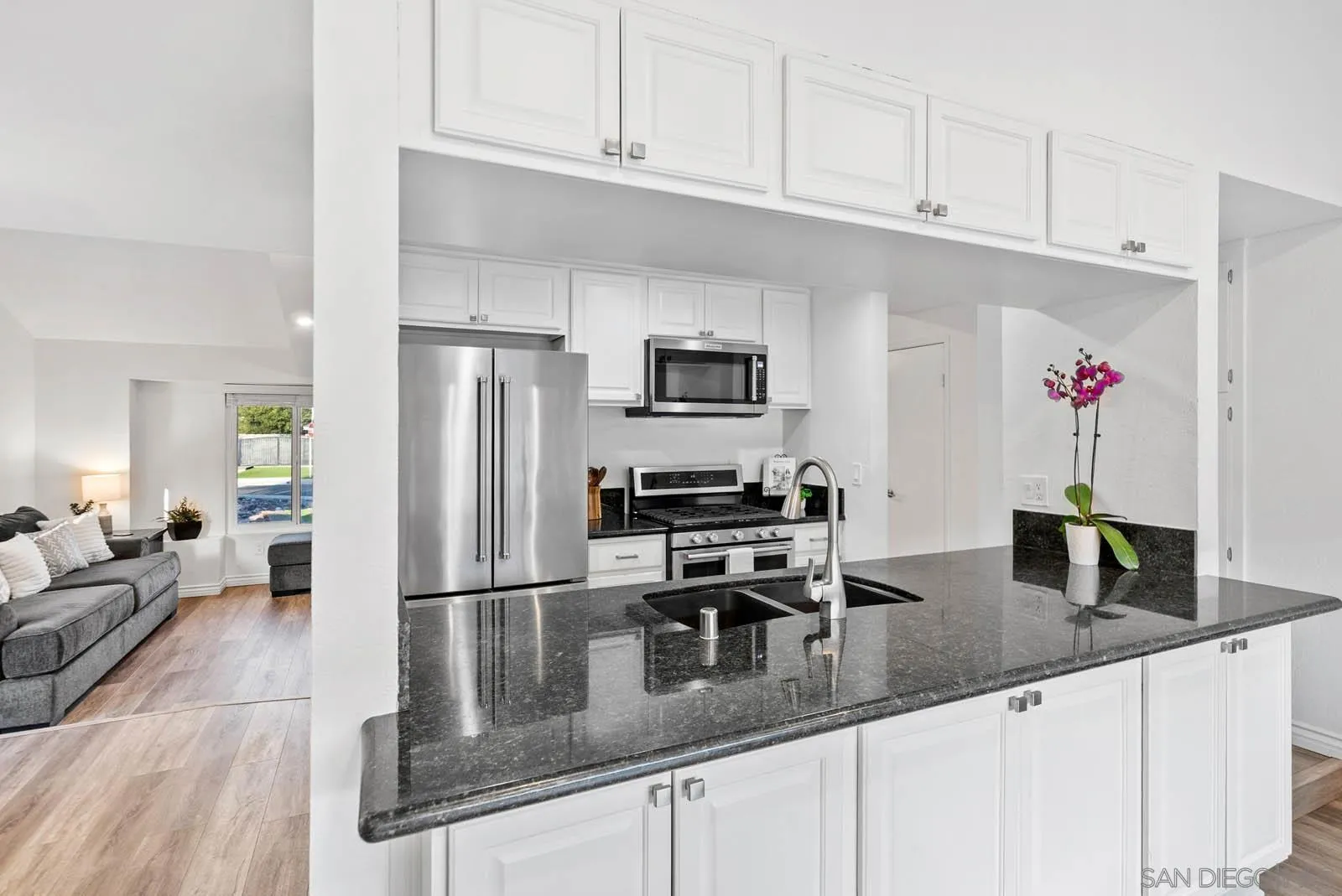 https://cdn.realtyfeed.com/cdn/127/250036332/26585128e1ad499b94aacf16724a5ff8.webp