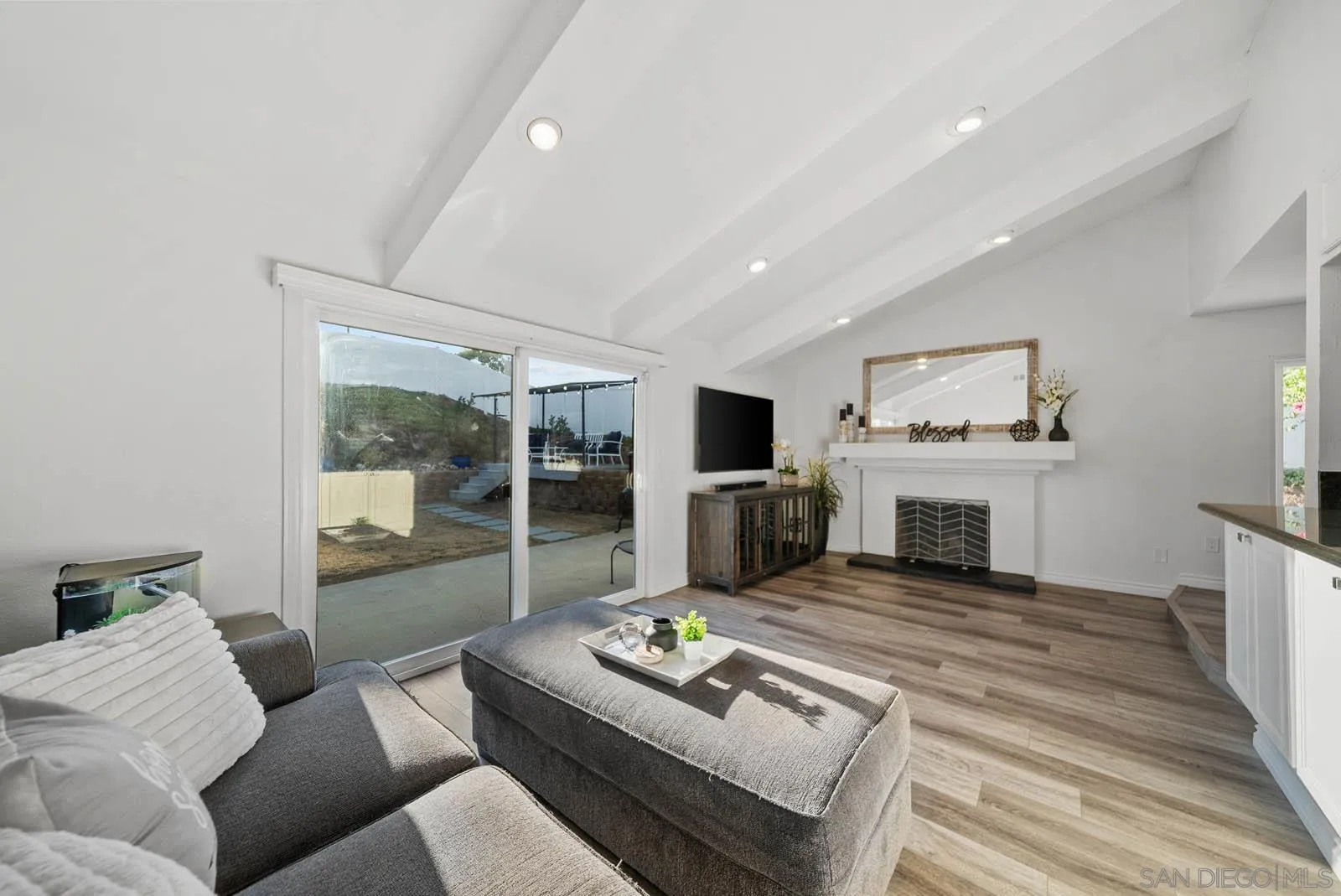 https://cdn.realtyfeed.com/cdn/127/250036332/2c019cdeef6cdfe4ecee55b4846d9dcd.webp