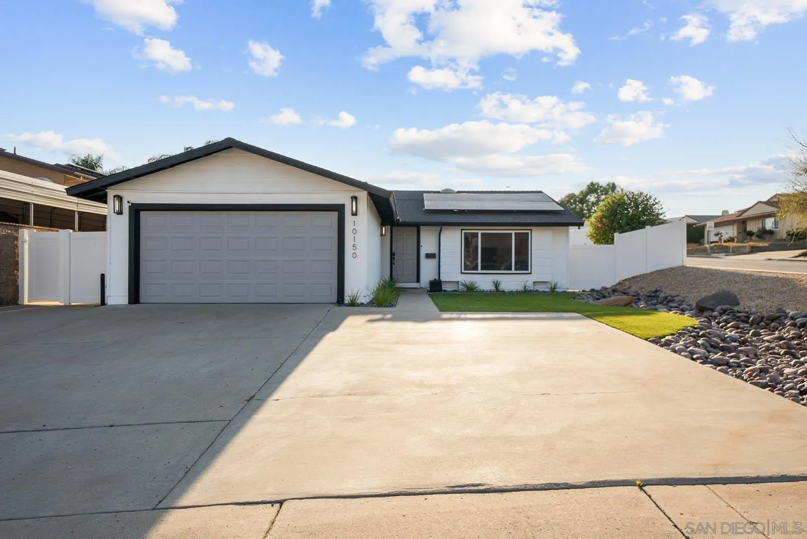 https://cdn.realtyfeed.com/cdn/127/250036332/733dae0e01b7164d64ce431cc073324e.webp