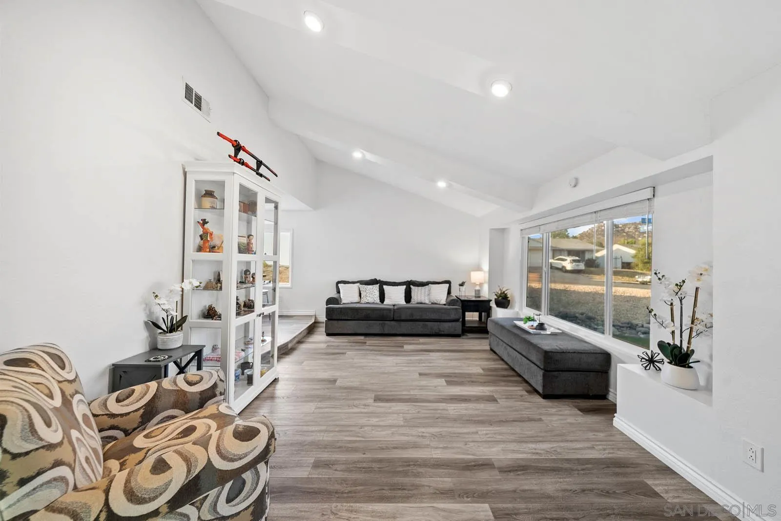 https://cdn.realtyfeed.com/cdn/127/250036332/80e77b36c4aca34eae275af83f2190a2.webp