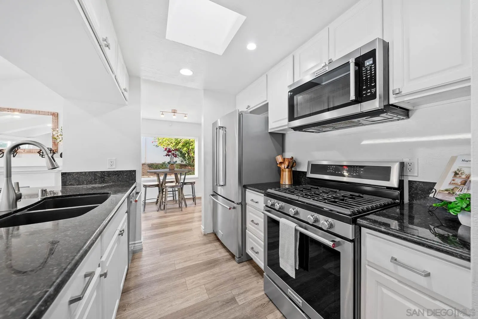 https://cdn.realtyfeed.com/cdn/127/250036332/a66e575bb792b741b2078d183dca71b9.webp