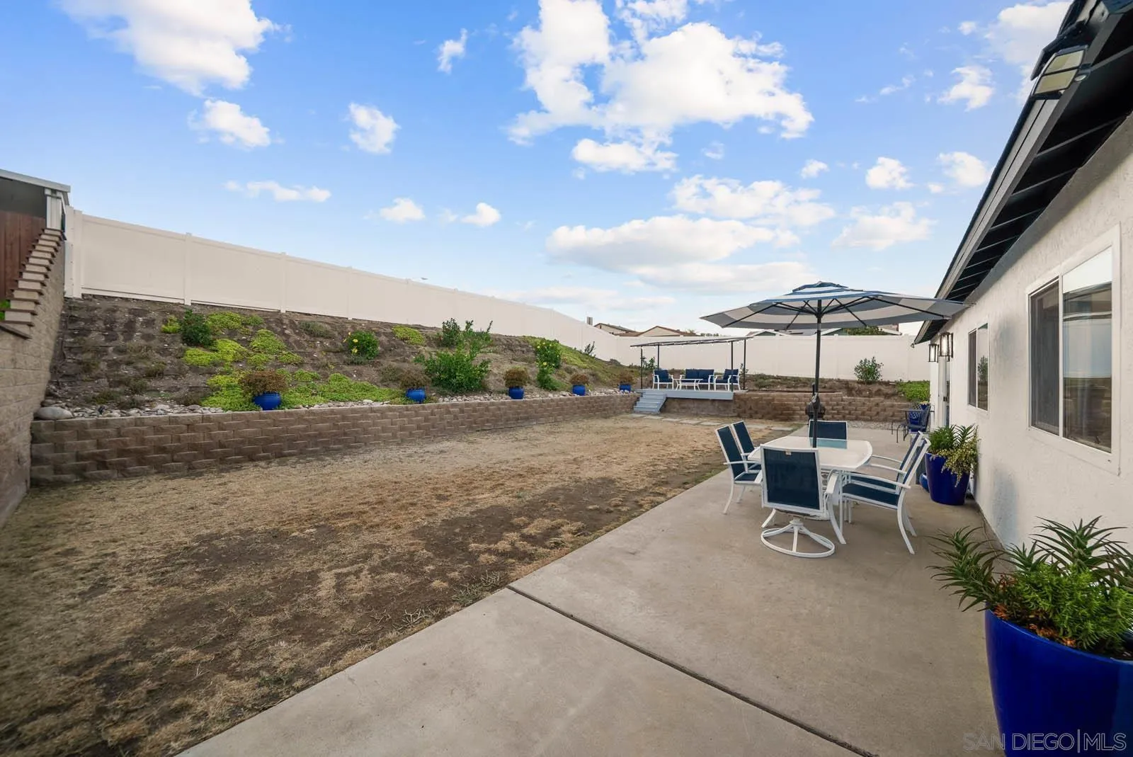 https://cdn.realtyfeed.com/cdn/127/250036332/aa7bf7e2a8ac84efeee13229739bf681.webp
