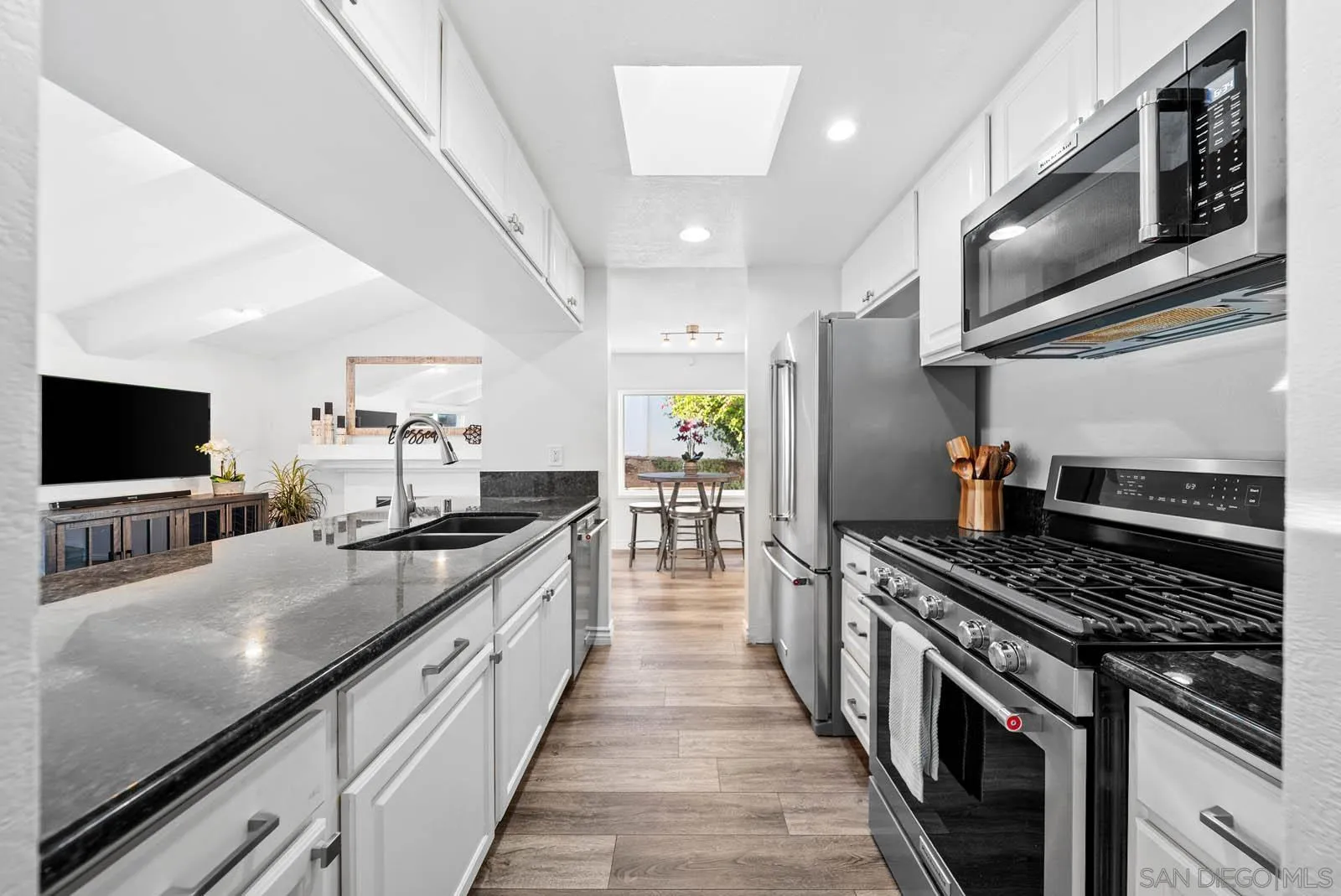 https://cdn.realtyfeed.com/cdn/127/250036332/bef81df966f28aa780addb42021d6cb9.webp