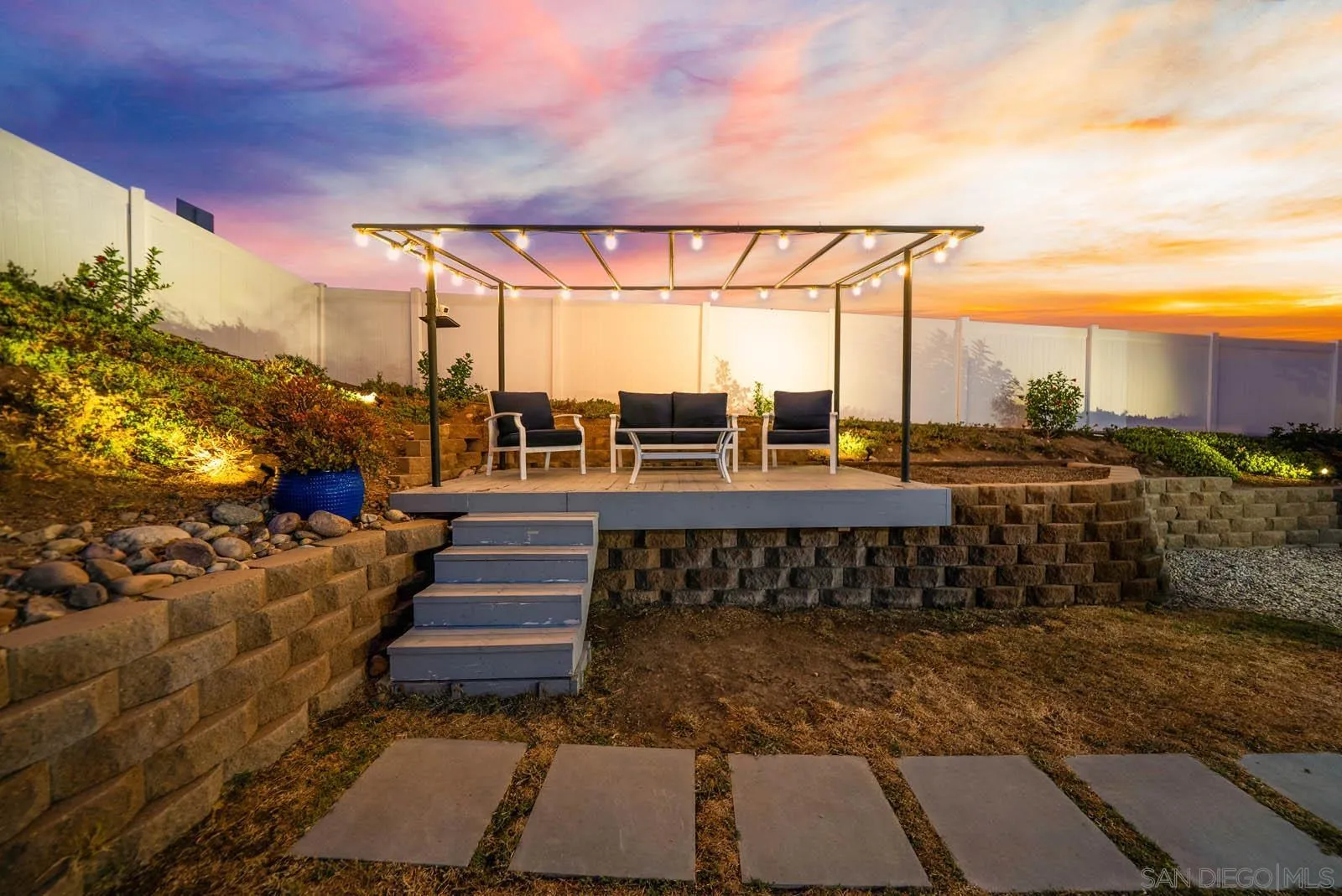 https://cdn.realtyfeed.com/cdn/127/250036332/cf33b1ad4cf7d8aa6b6d908fb088185b.webp