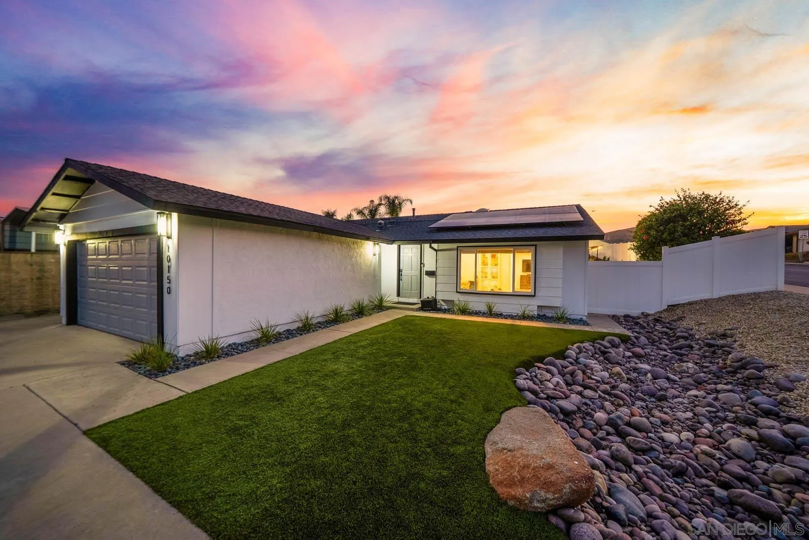 https://cdn.realtyfeed.com/cdn/127/250036332/ee4e71d8af422e34bfcafc583fb1f419.webp