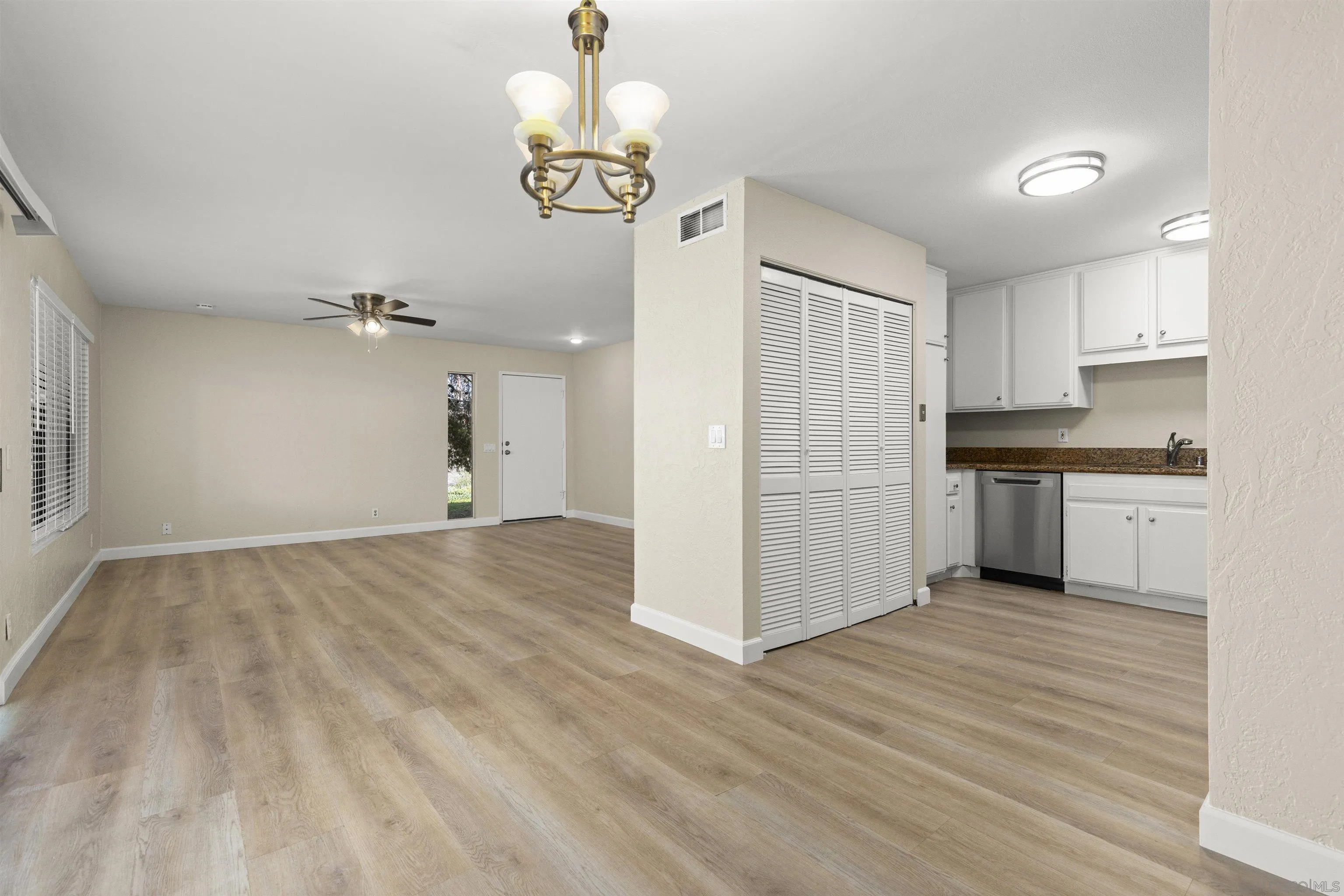 https://cdn.realtyfeed.com/cdn/127/250036333/330891db2a485246ebbc8dd73544f643.webp