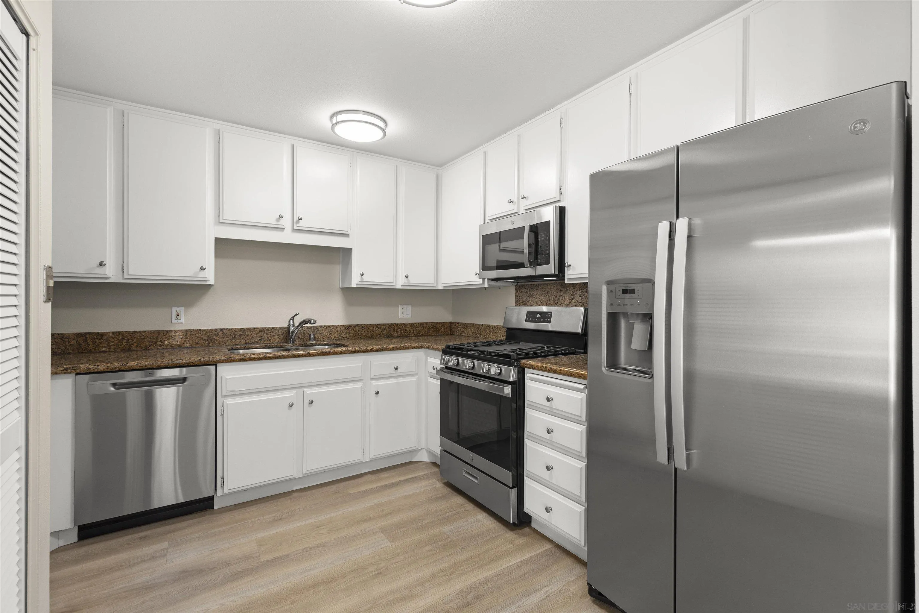 https://cdn.realtyfeed.com/cdn/127/250036333/858ba6800a11c93cfc200d4c385137f4.webp