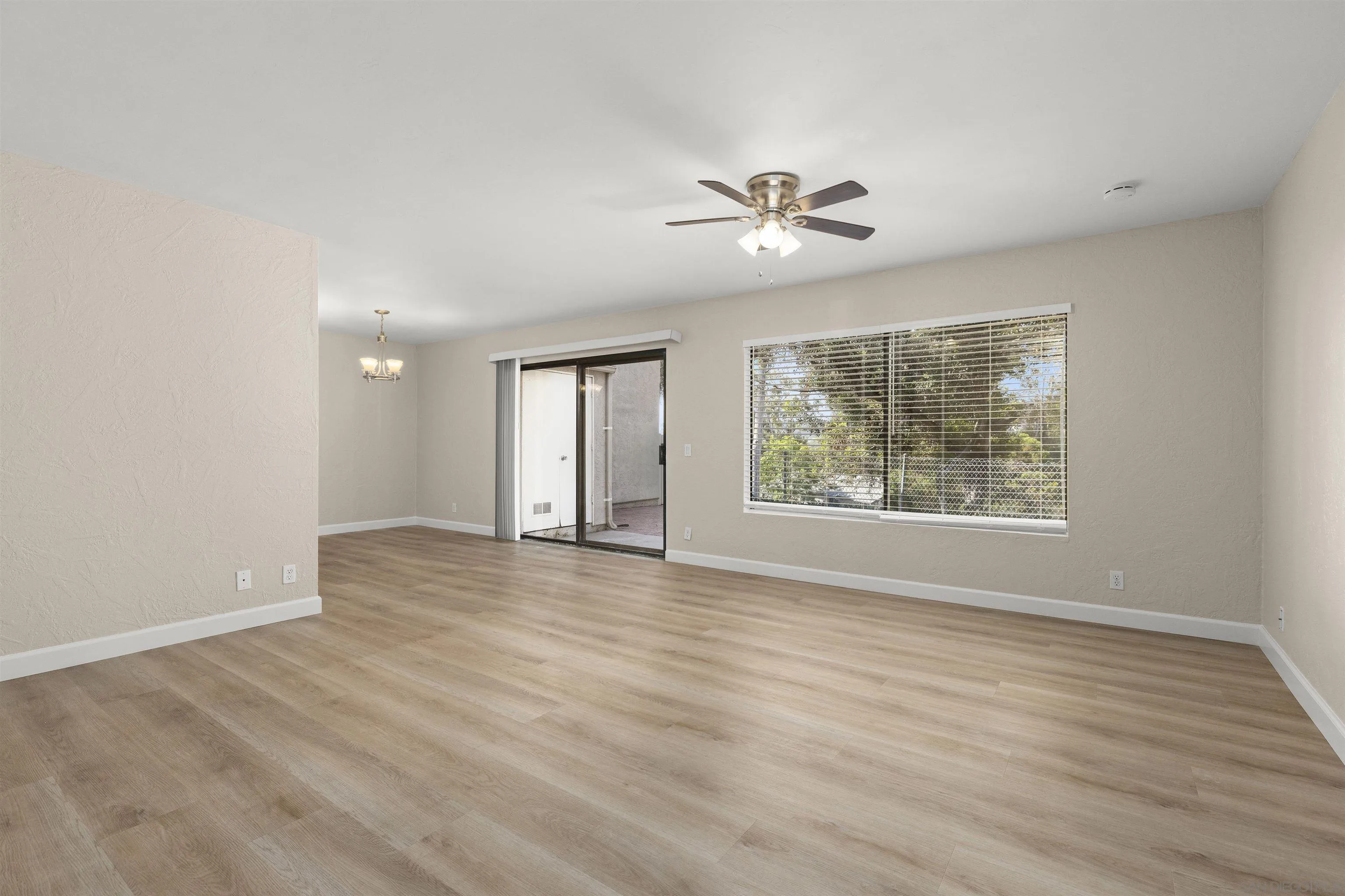 https://cdn.realtyfeed.com/cdn/127/250036333/875da4c4e18a4fc9a707818bfba19e5e.webp