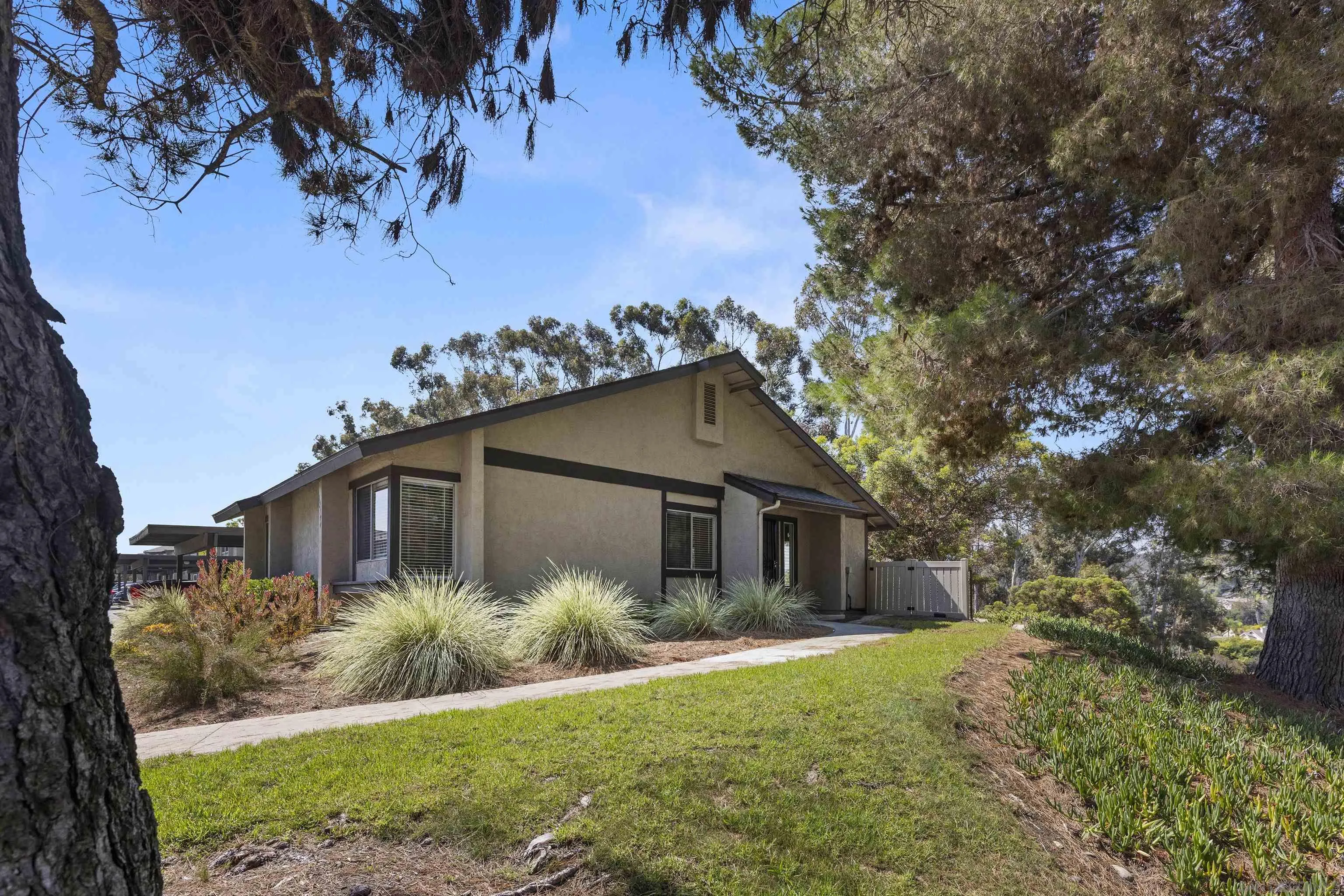 https://cdn.realtyfeed.com/cdn/127/250036333/e6214ce9131ef9833d53739de7fef4e2.webp