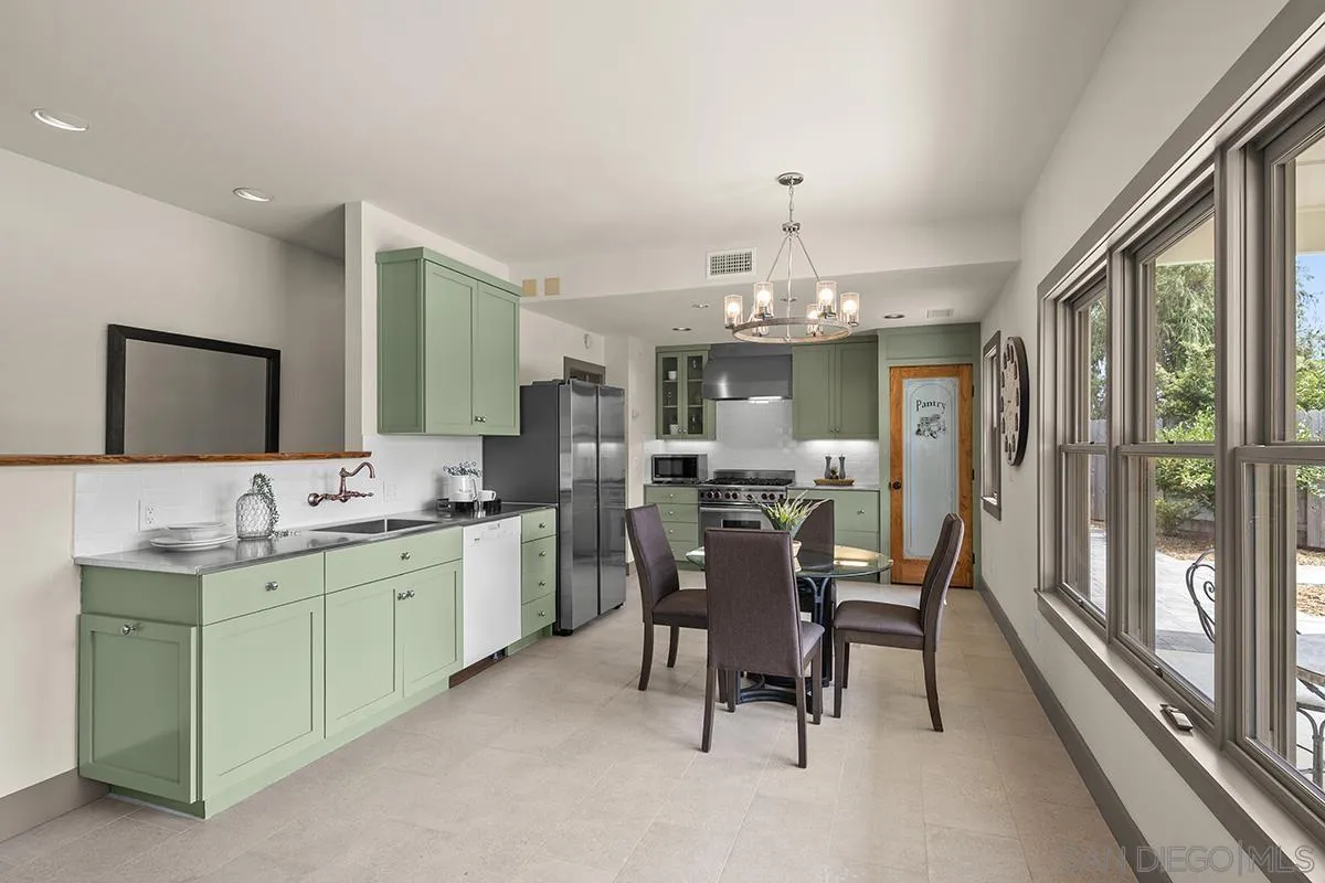 https://cdn.realtyfeed.com/cdn/127/250036336/701a068388b967e7a59f7955be5ea702.webp
