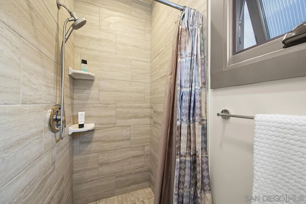 https://cdn.realtyfeed.com/cdn/127/250036336/bec3585e28cb0c87e32c43849f590578.webp