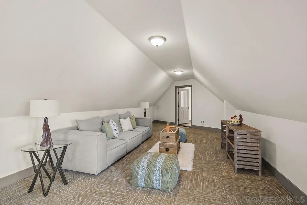 https://cdn.realtyfeed.com/cdn/127/250036336/d8ce185e9bb2e1c3253825ccdeb47794.webp