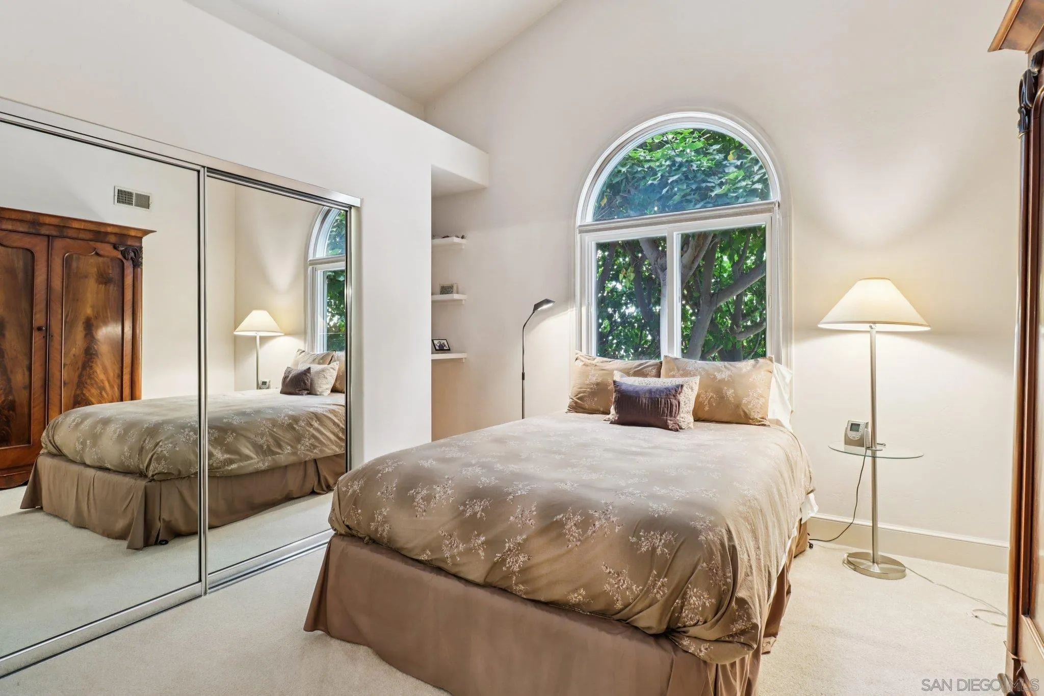 https://cdn.realtyfeed.com/cdn/127/250036338/23aa2c0bf6276832d9774f78510727cd.webp