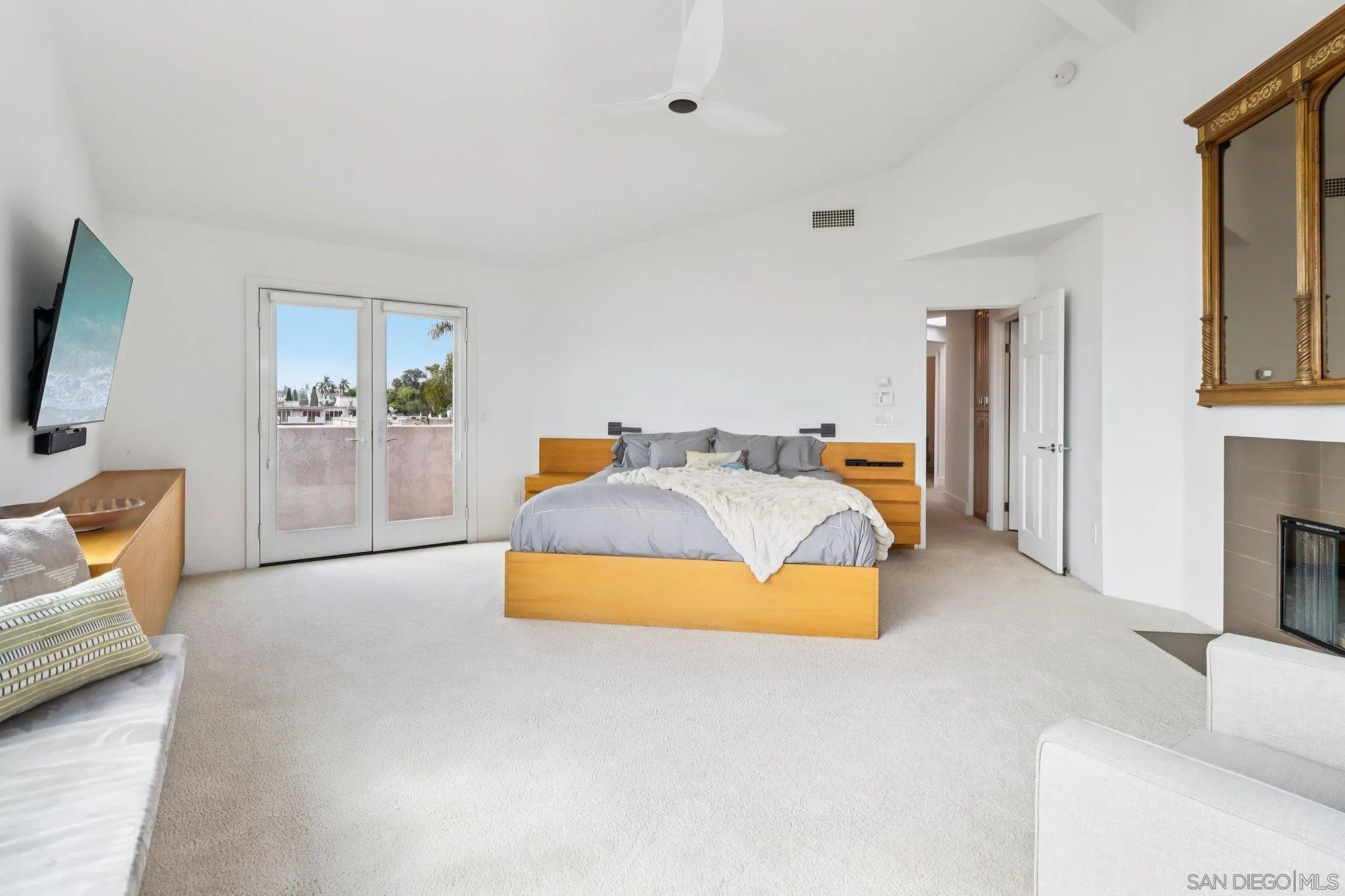 https://cdn.realtyfeed.com/cdn/127/250036338/37bdf1d01d8a50c95e44f1881b42f24f.webp