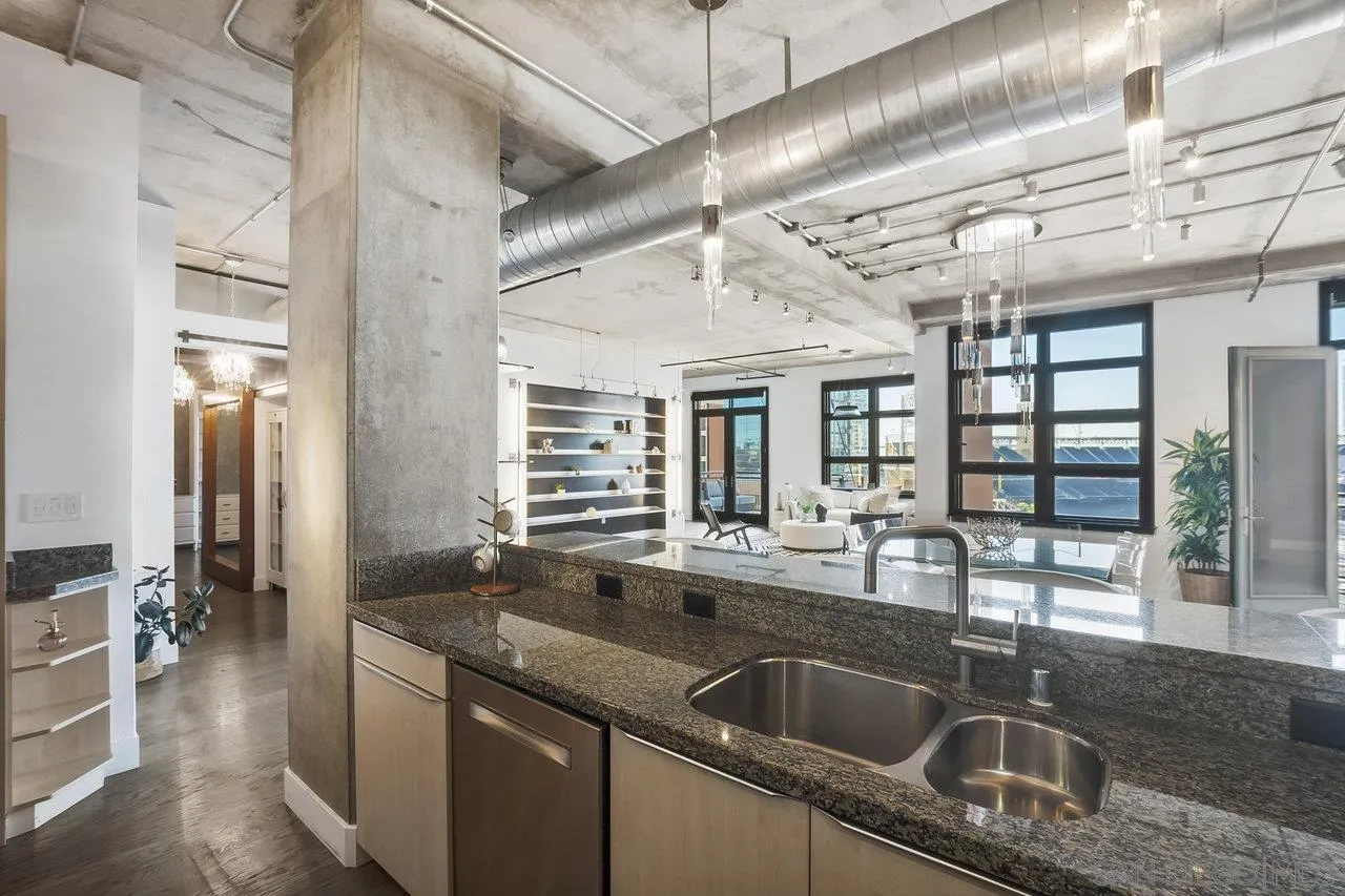 https://cdn.realtyfeed.com/cdn/127/250036340/caa9548bb0b3a15bb96795e44ce67dc9.webp