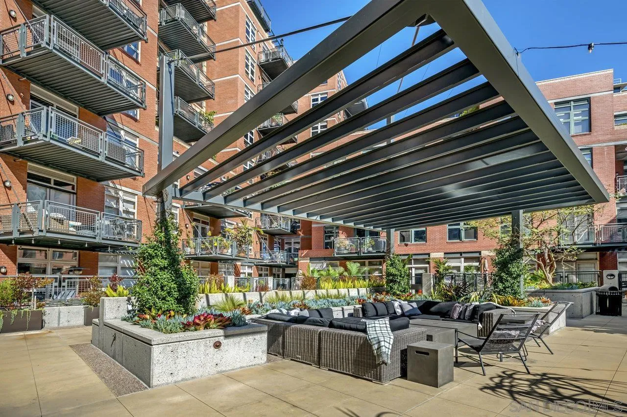 https://cdn.realtyfeed.com/cdn/127/250036340/ee85a8ec52bfa283de1f9efef165149f.webp