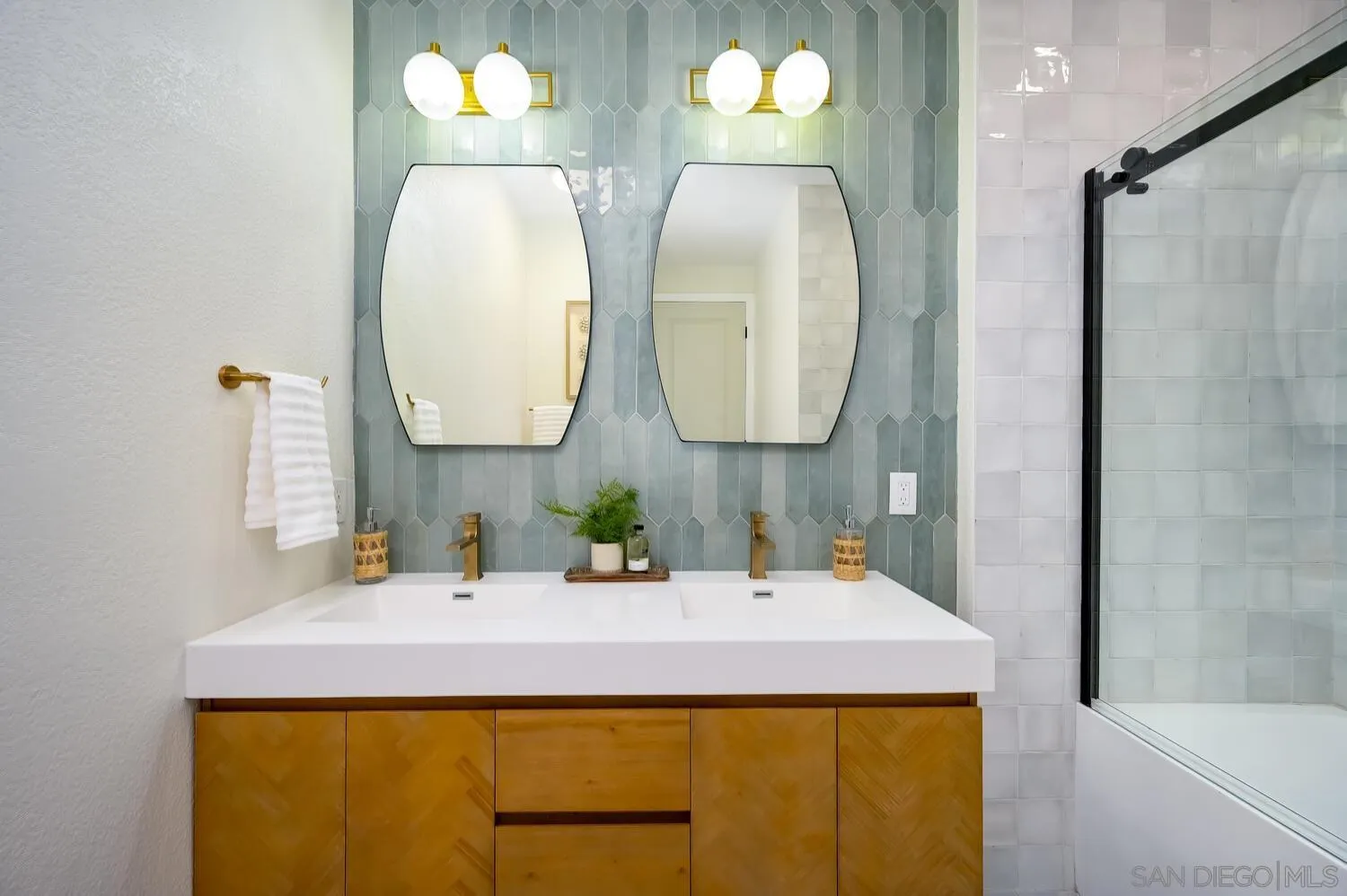 https://cdn.realtyfeed.com/cdn/127/250036344/974457b8218682c609dbab3036b3bb29.webp