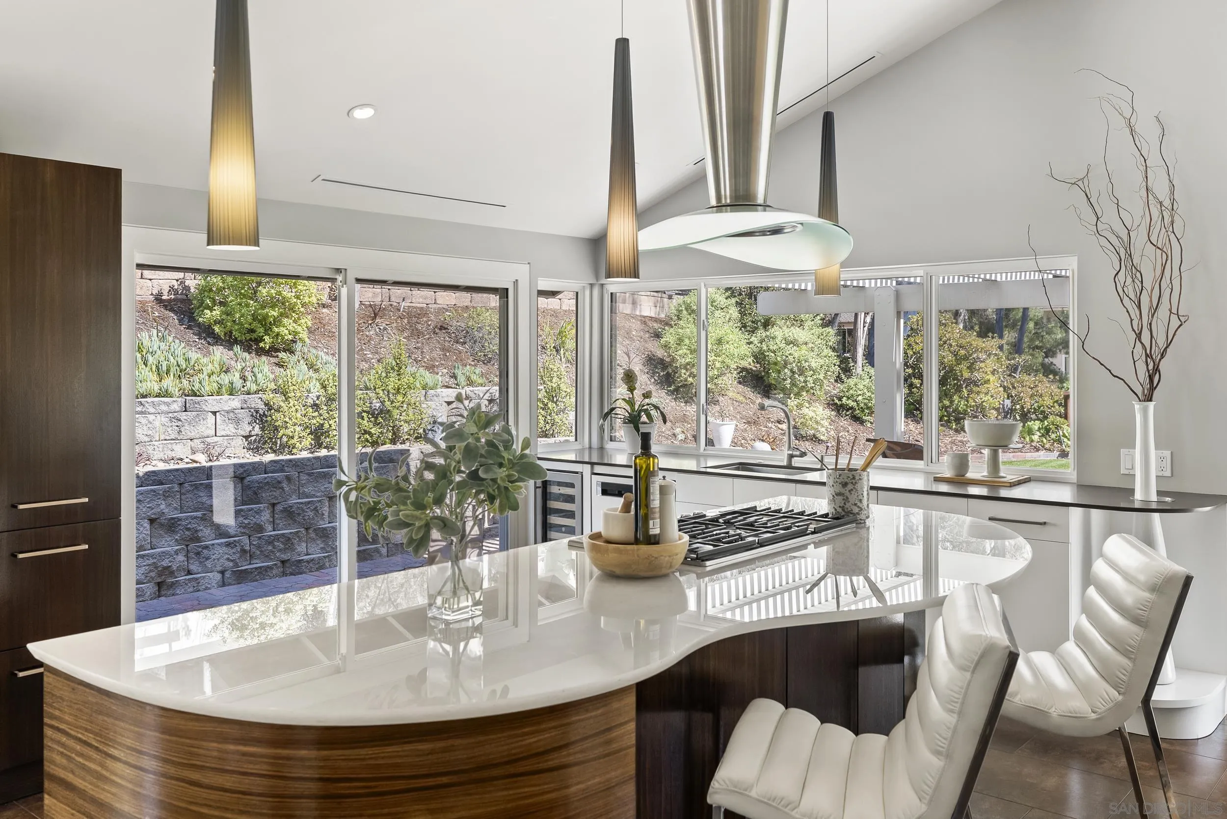 https://cdn.realtyfeed.com/cdn/127/250036345/180d3ce6d03fb3472ac3bfc127221bdd.webp