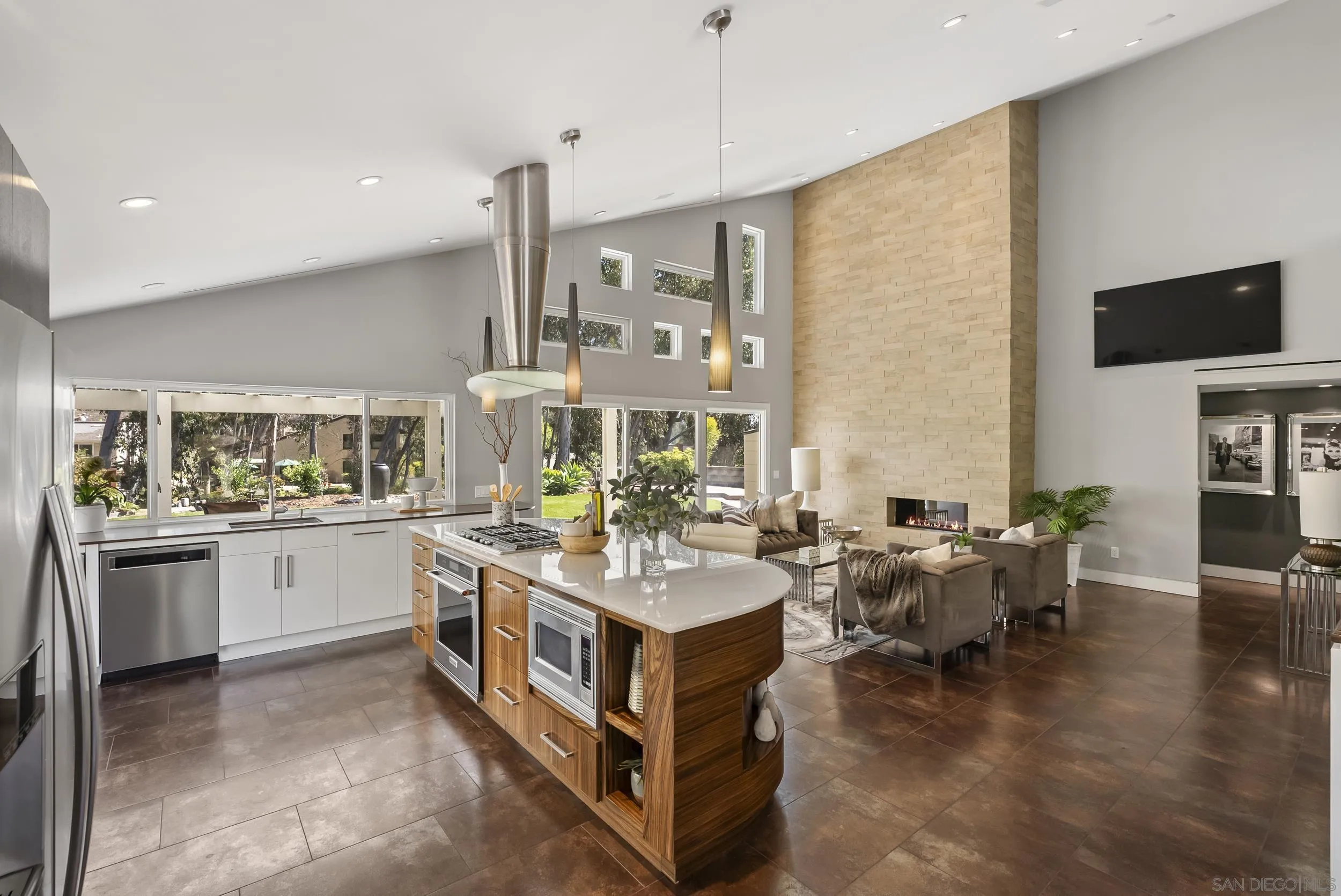 https://cdn.realtyfeed.com/cdn/127/250036345/335b3b0a15ae9a5f98322c7d780aa21f.webp