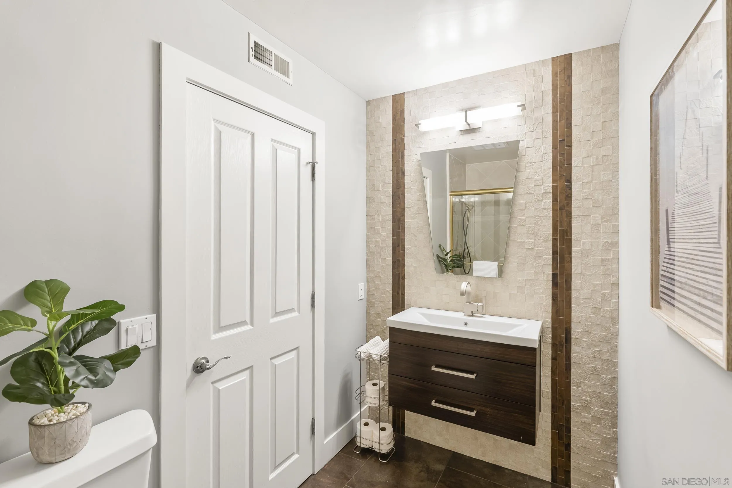 https://cdn.realtyfeed.com/cdn/127/250036345/3df23e8c31e20f98f91155b162b36730.webp