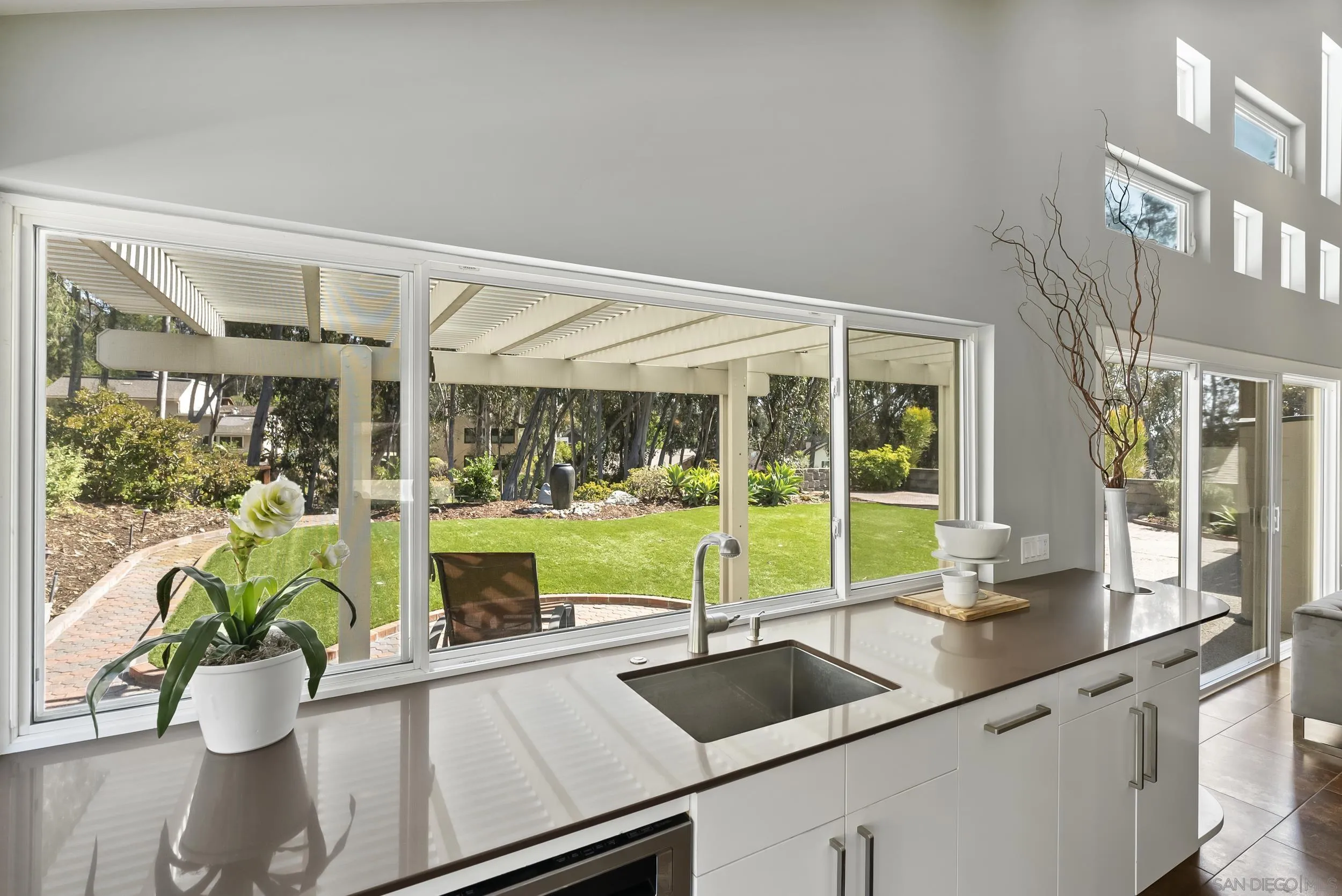 https://cdn.realtyfeed.com/cdn/127/250036345/7dda9a6edde8285cfa58b30f08d41dd1.webp
