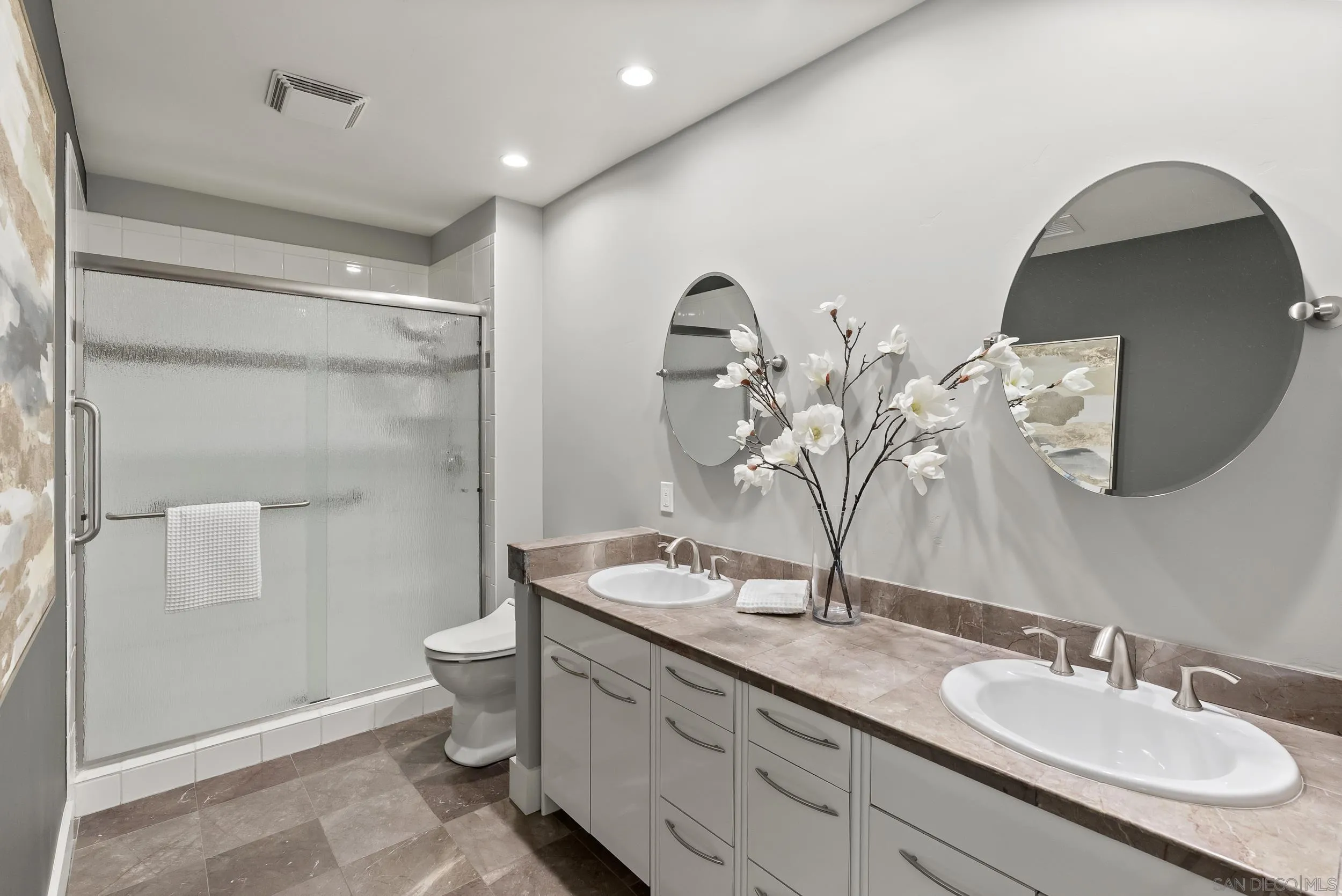 https://cdn.realtyfeed.com/cdn/127/250036345/90bb80a86ca7b8fba48cefc1981d6c1d.webp