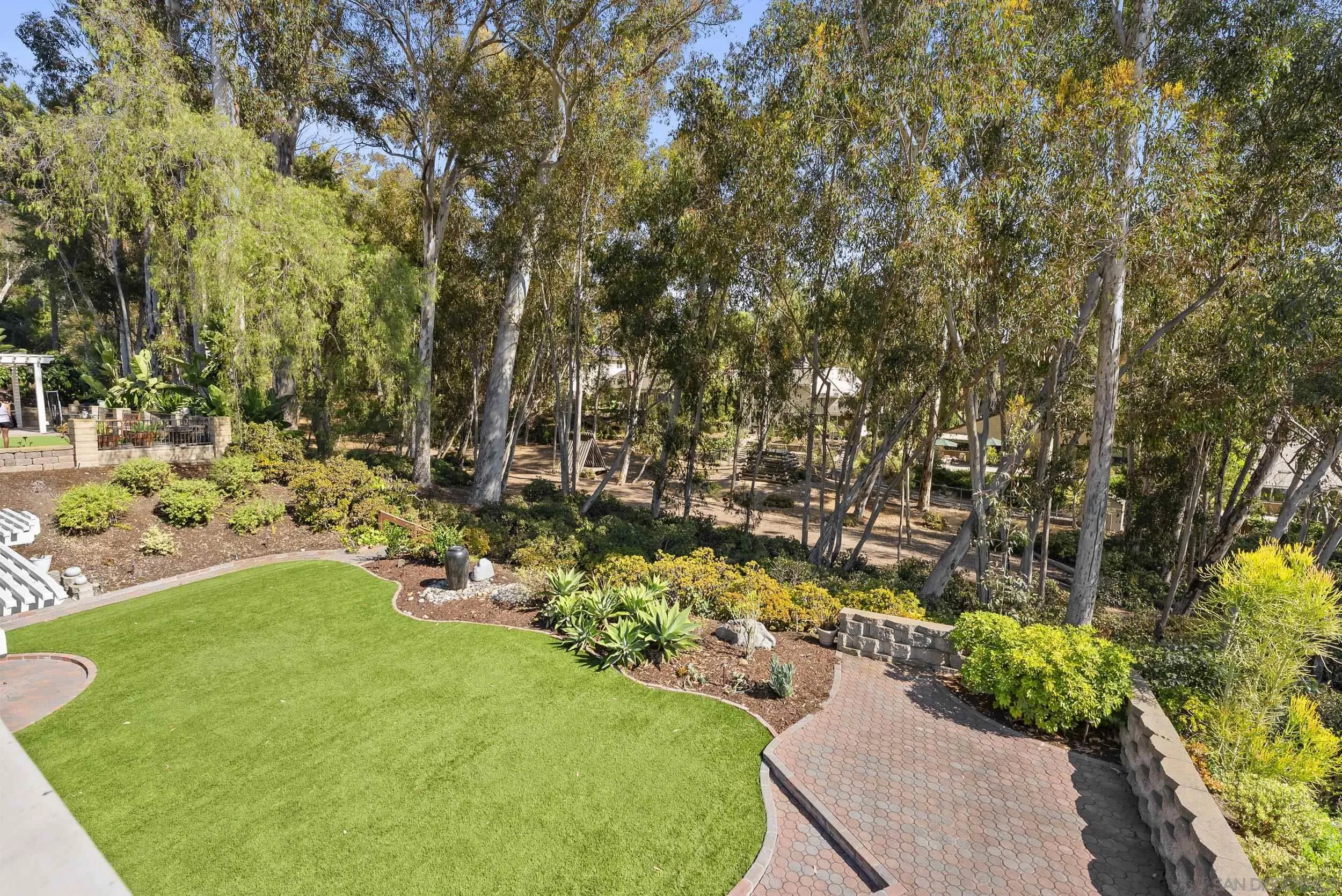 https://cdn.realtyfeed.com/cdn/127/250036345/9ee68ed1932f245de42934530807a8a4.webp