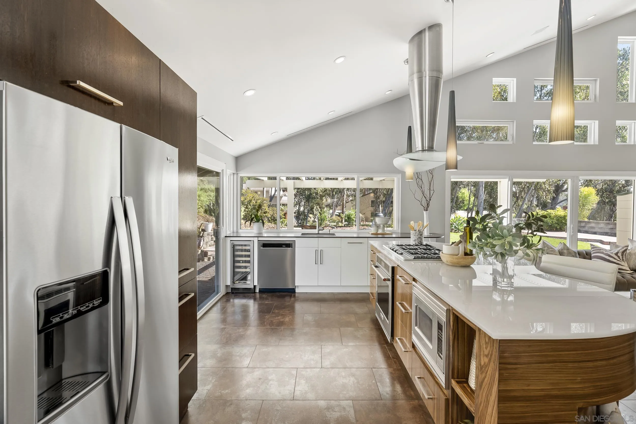 https://cdn.realtyfeed.com/cdn/127/250036345/b491b44233fed28514676946352bc161.webp