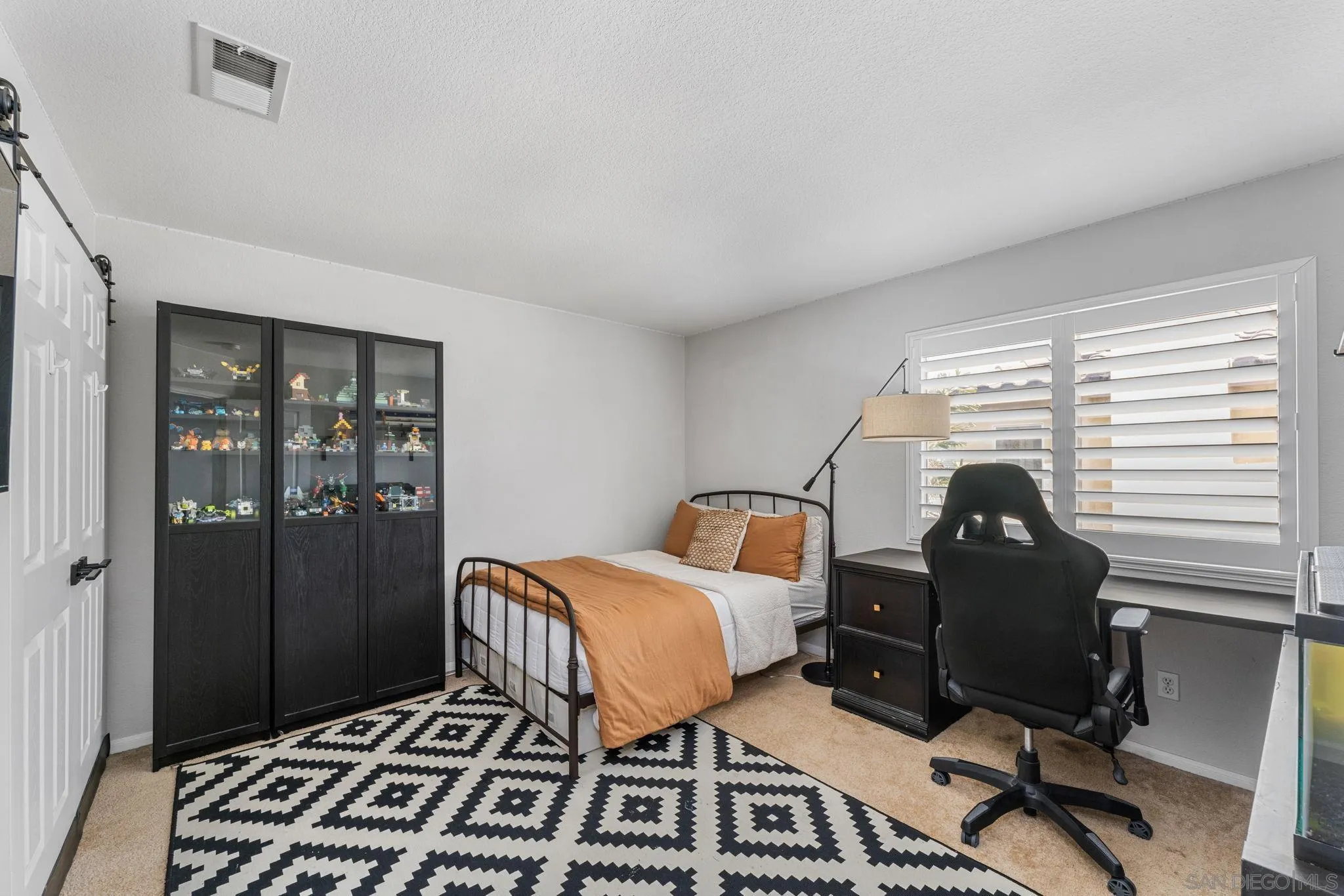 https://cdn.realtyfeed.com/cdn/127/250036346/37931cb0b4d2b8fdbeb977ce3fa7b8a0.webp