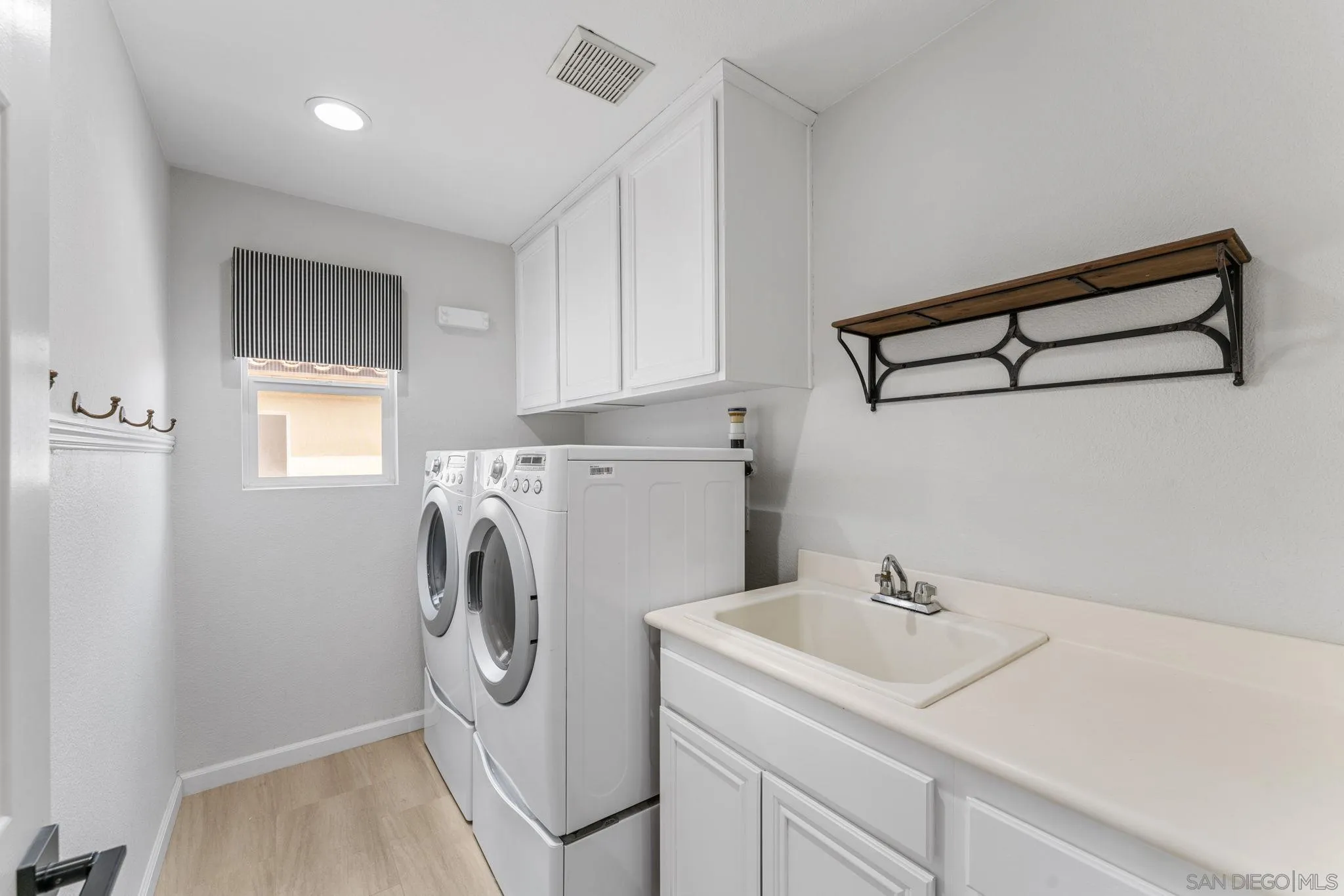 https://cdn.realtyfeed.com/cdn/127/250036346/4319e608f4e3c1a9707a7b8fc69fb9cc.webp