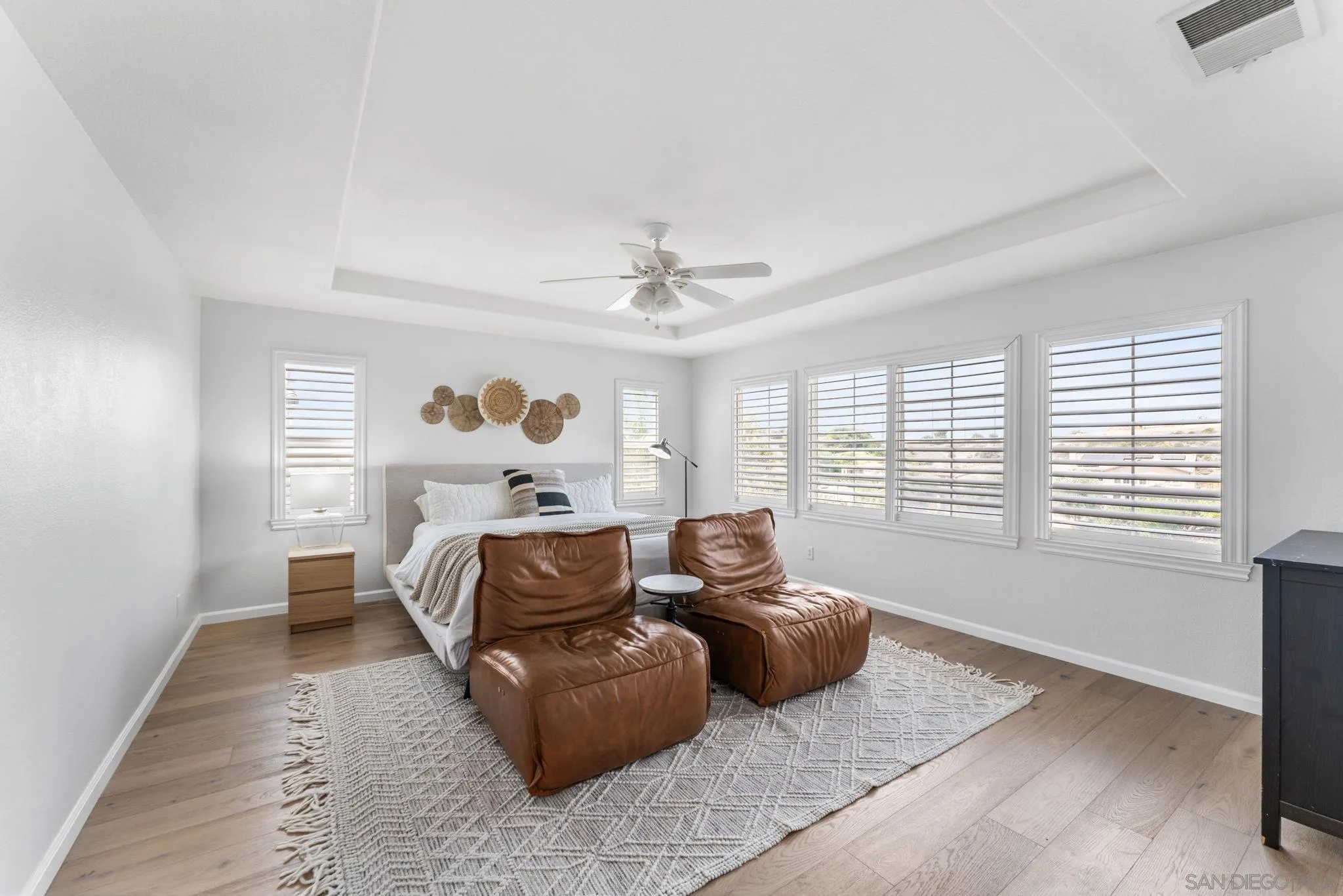 https://cdn.realtyfeed.com/cdn/127/250036346/df9cb3a8d1d68ba18e2fc2a15359ec0e.webp