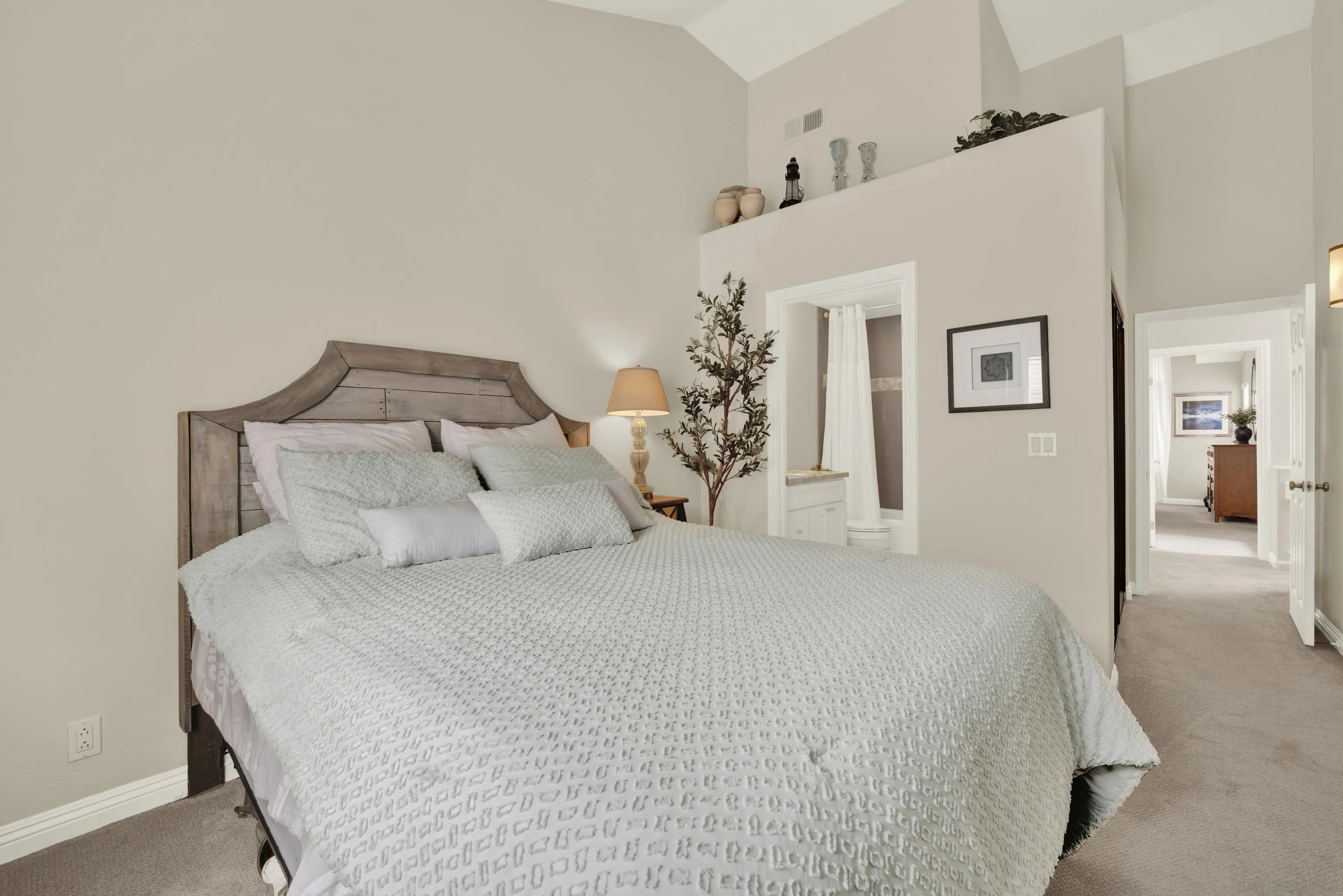 https://cdn.realtyfeed.com/cdn/127/250036347/1367dd76ce0d7852a377371a8937100f.webp