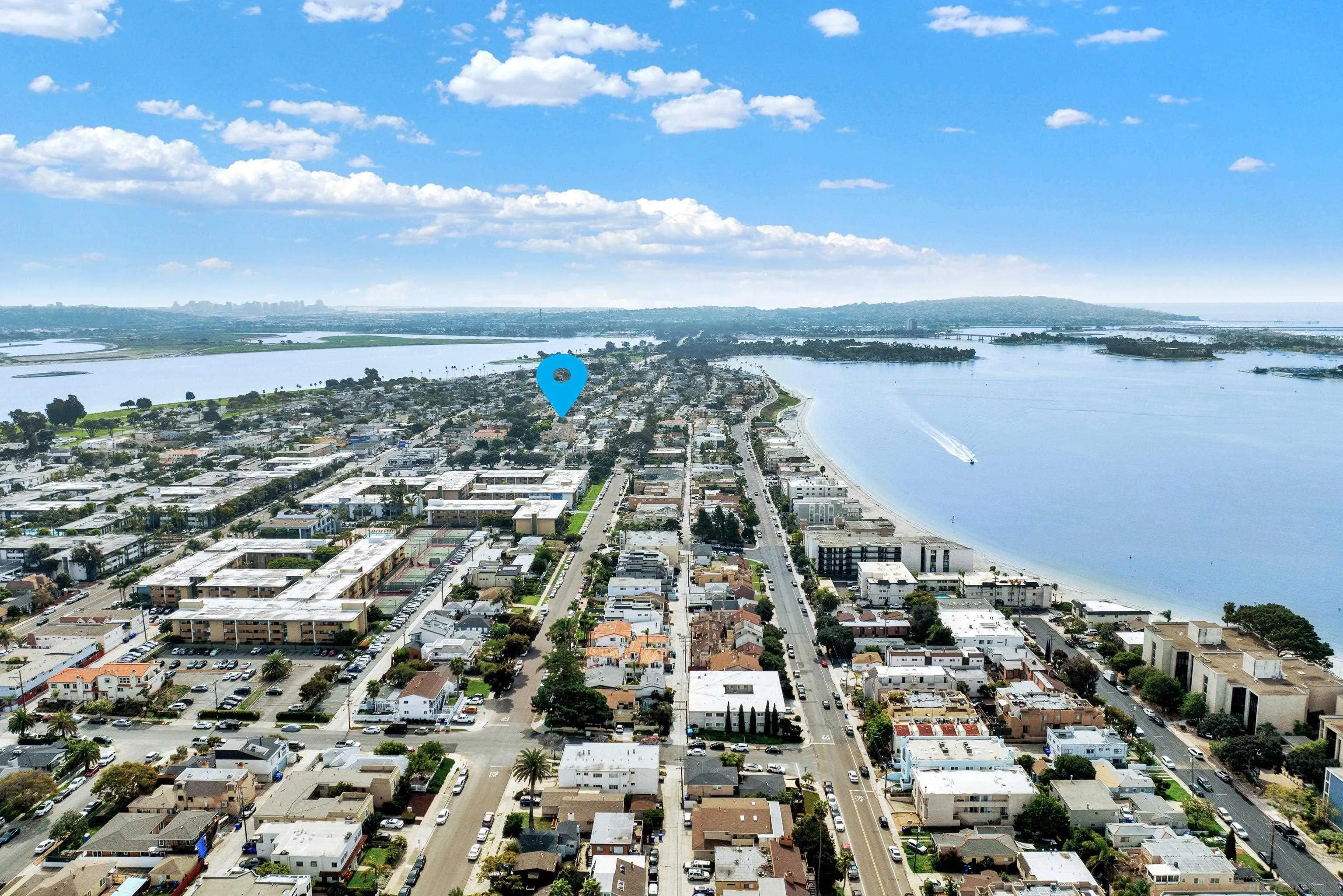 https://cdn.realtyfeed.com/cdn/127/250036347/1ed78f55ca26309512159d840cfbcf69.webp