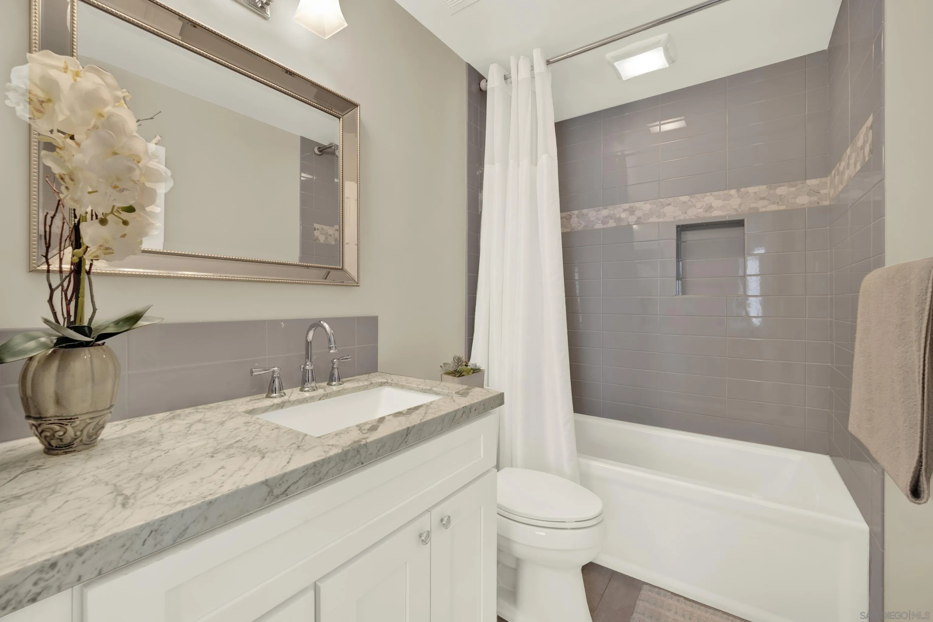https://cdn.realtyfeed.com/cdn/127/250036347/41f6581bc771b7cfeacc463f49b9ed09.webp