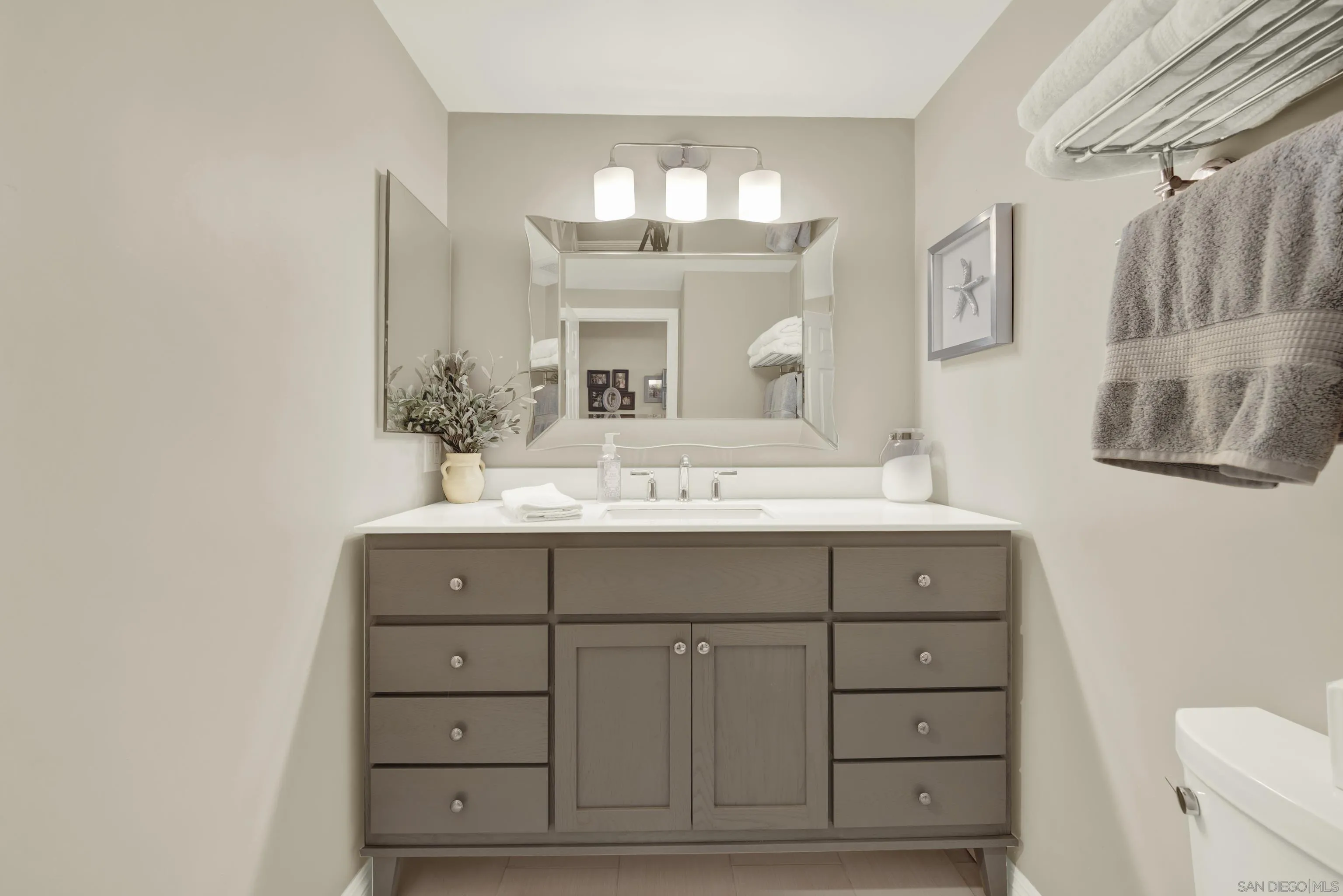 https://cdn.realtyfeed.com/cdn/127/250036347/761f8ded9f6686c19461f9531ceaa944.webp