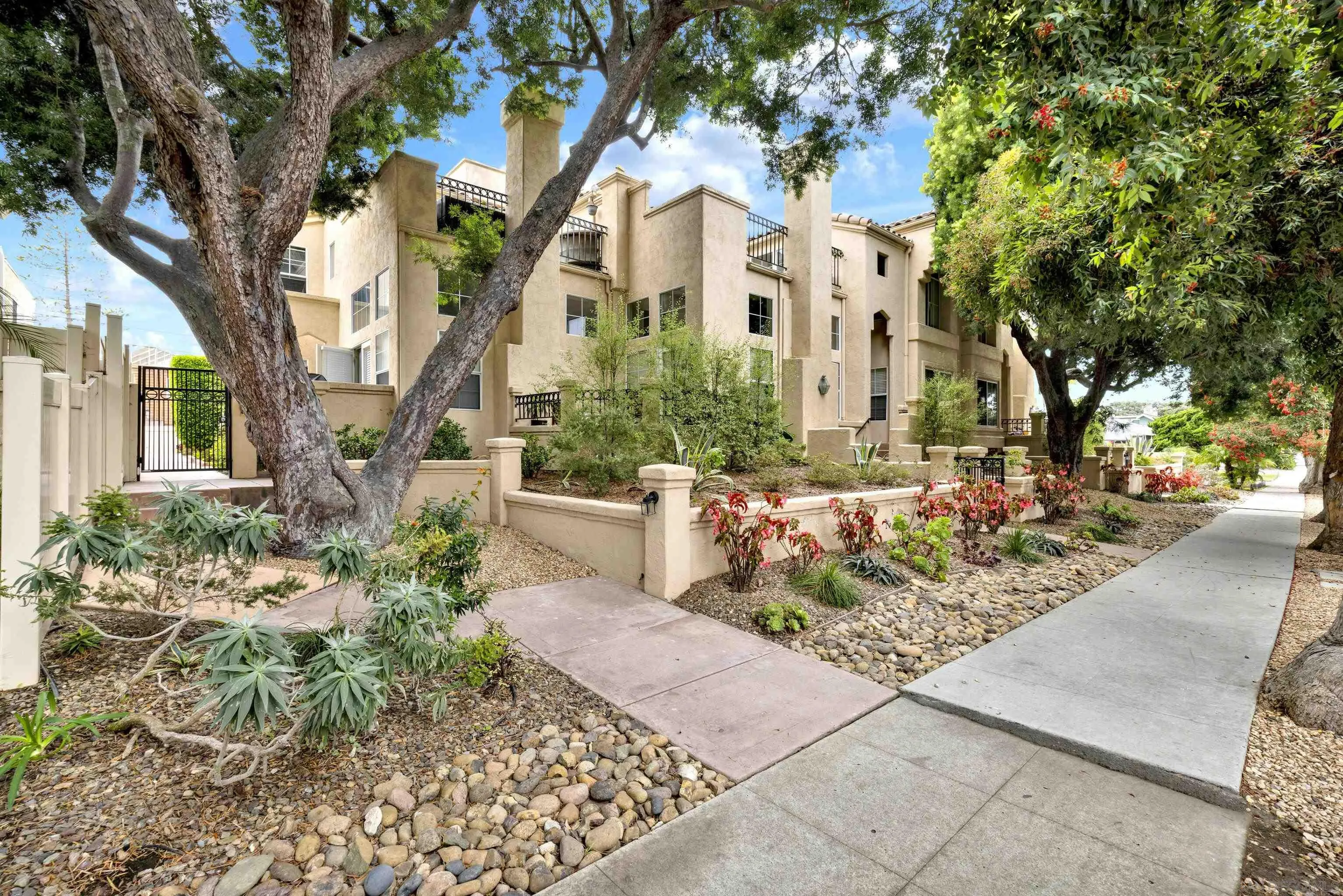 https://cdn.realtyfeed.com/cdn/127/250036347/7ff8ccaf1eedffb65f0169d28edabb7b.webp