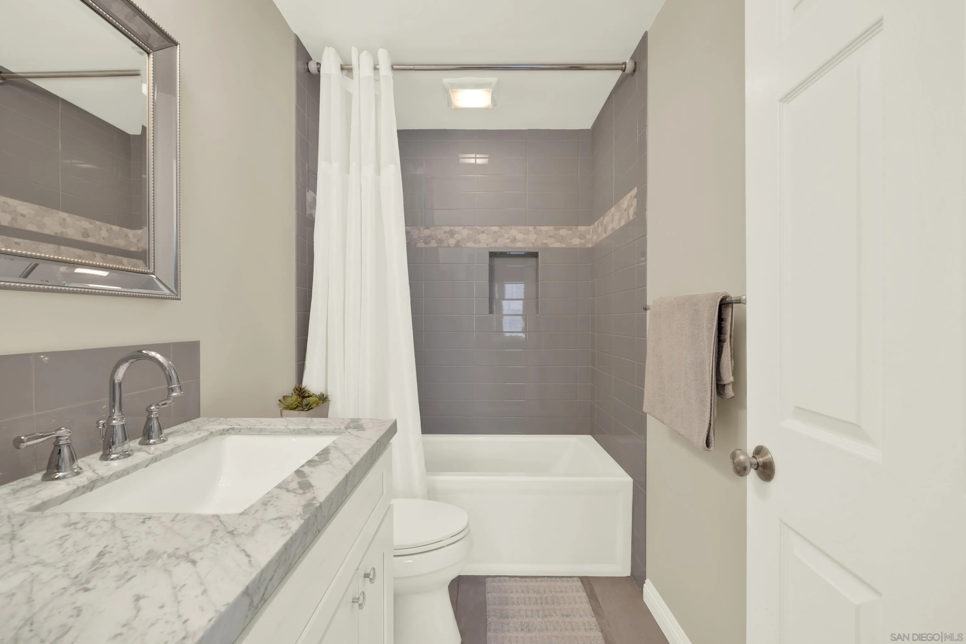 https://cdn.realtyfeed.com/cdn/127/250036347/bf6e2d7a89502be03e886a123d2da1d0.webp