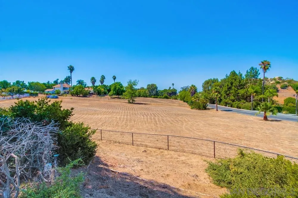 https://cdn.realtyfeed.com/cdn/127/250036353/197de9dbea9c2a2b5b702f7ecca7ec37.webp