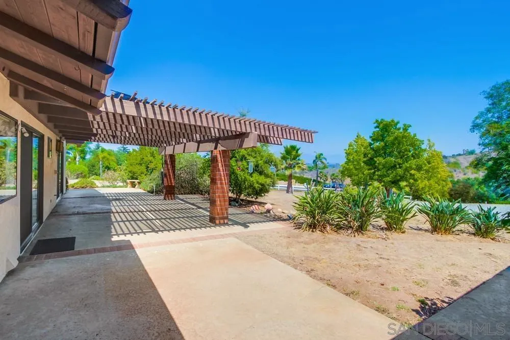 https://cdn.realtyfeed.com/cdn/127/250036353/1bd01b2ccc9f41792de290764ae1218b.webp