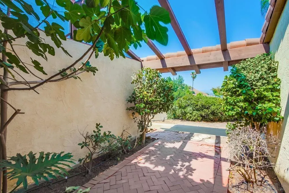 https://cdn.realtyfeed.com/cdn/127/250036353/2fb1b1befd94ebe0326c45642decb9bc.webp