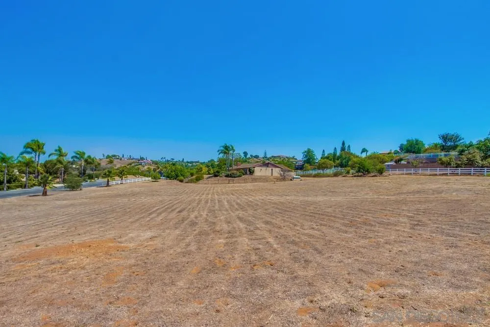 https://cdn.realtyfeed.com/cdn/127/250036353/3b4b663e1ec5f6021e633058a8da595f.webp