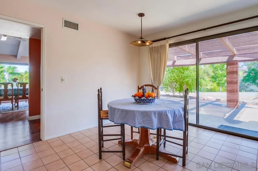 https://cdn.realtyfeed.com/cdn/127/250036353/7e6515ae8d8609ada1535e6277d354be.webp
