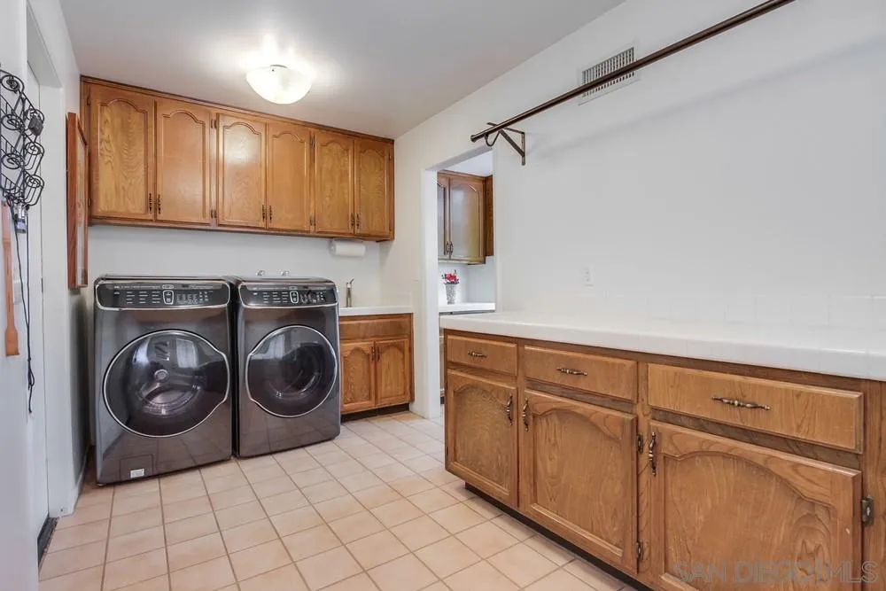 https://cdn.realtyfeed.com/cdn/127/250036353/a5b2d0bab2abc125185843e34b81f204.webp