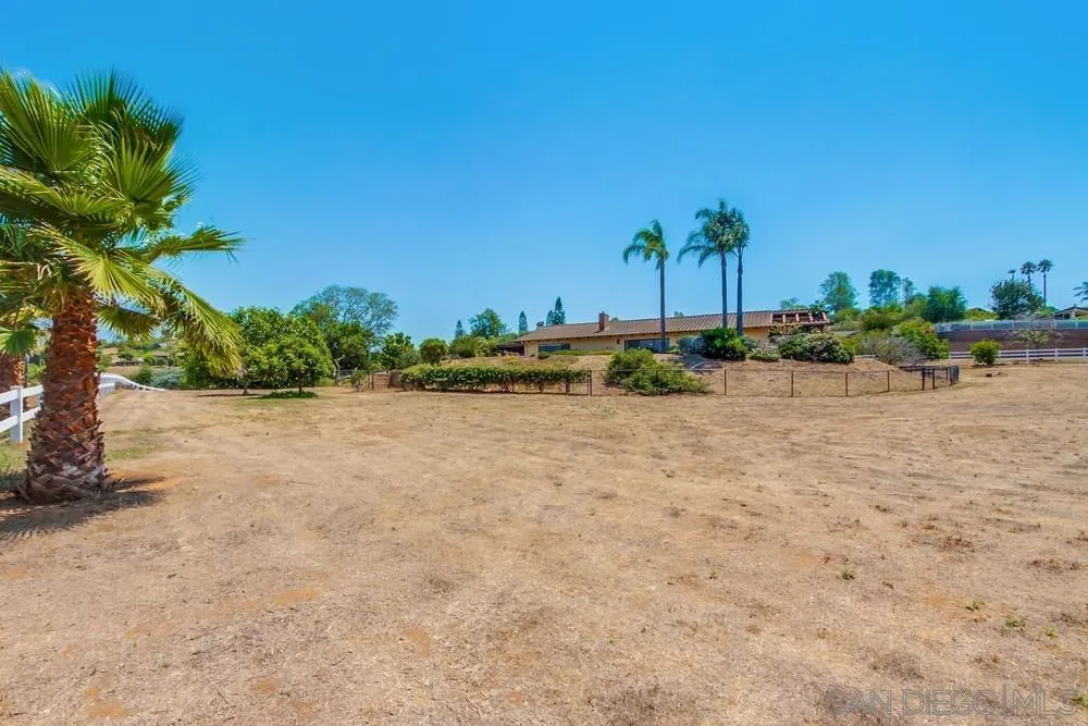 https://cdn.realtyfeed.com/cdn/127/250036353/a8c5665cfa02cfb13f5da8f36ac2b87e.webp