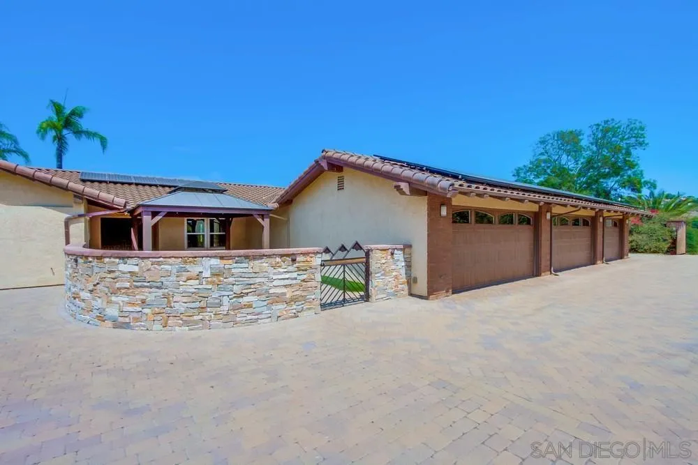 https://cdn.realtyfeed.com/cdn/127/250036353/ac157a2f4c46d06f9275e24099825bcb.webp
