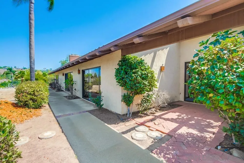 https://cdn.realtyfeed.com/cdn/127/250036353/b06225fb29133de86736b62398789bdf.webp