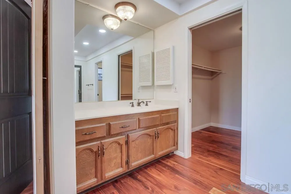 https://cdn.realtyfeed.com/cdn/127/250036353/be4197e66280d8fac2263a41cca51b05.webp